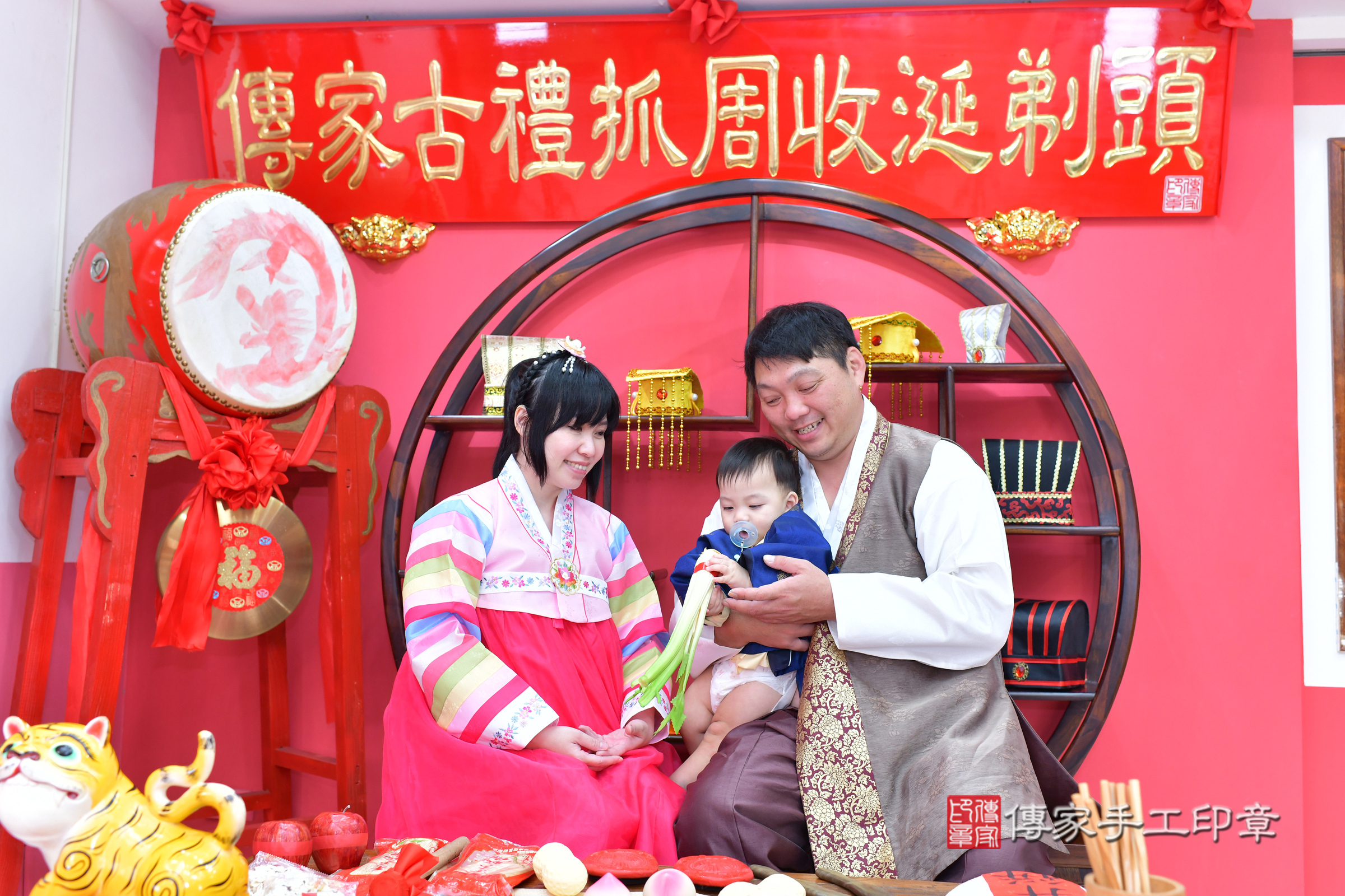 台中市北區鈞鈞寶寶抓周推薦:傳家台中店抓周度脺中國風會場,嬰兒古禮抓周流程儀式吉祥話、抓周道具物品24種、拍照。抓周證書。2024.11.13,照片24 台中市北區鈞鈞寶寶抓周推薦:傳家台中店抓周度脺中國風會場,嬰兒古禮抓周流程儀式吉祥話、抓周道具物品24種、拍照。抓周證書。2024.11.13,照片24