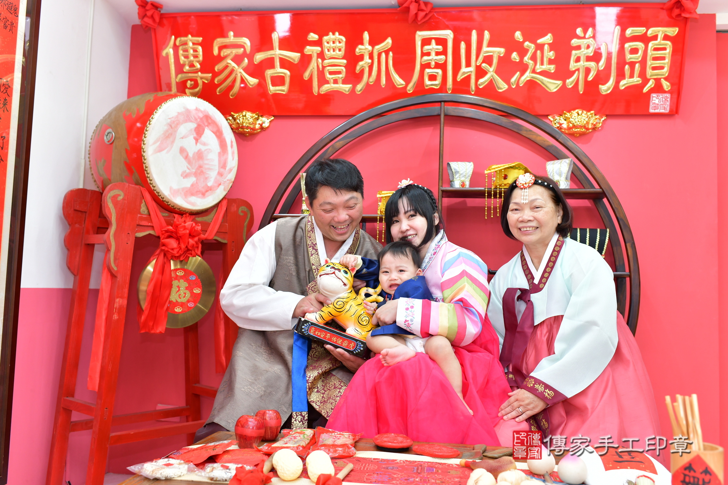 台中市北區鈞鈞寶寶抓周推薦:傳家台中店抓周度脺中國風會場,嬰兒古禮抓周流程儀式吉祥話、抓周道具物品24種、拍照。抓周證書。2024.11.13,照片20 台中市北區鈞鈞寶寶抓周推薦:傳家台中店抓周度脺中國風會場,嬰兒古禮抓周流程儀式吉祥話、抓周道具物品24種、拍照。抓周證書。2024.11.13,照片20