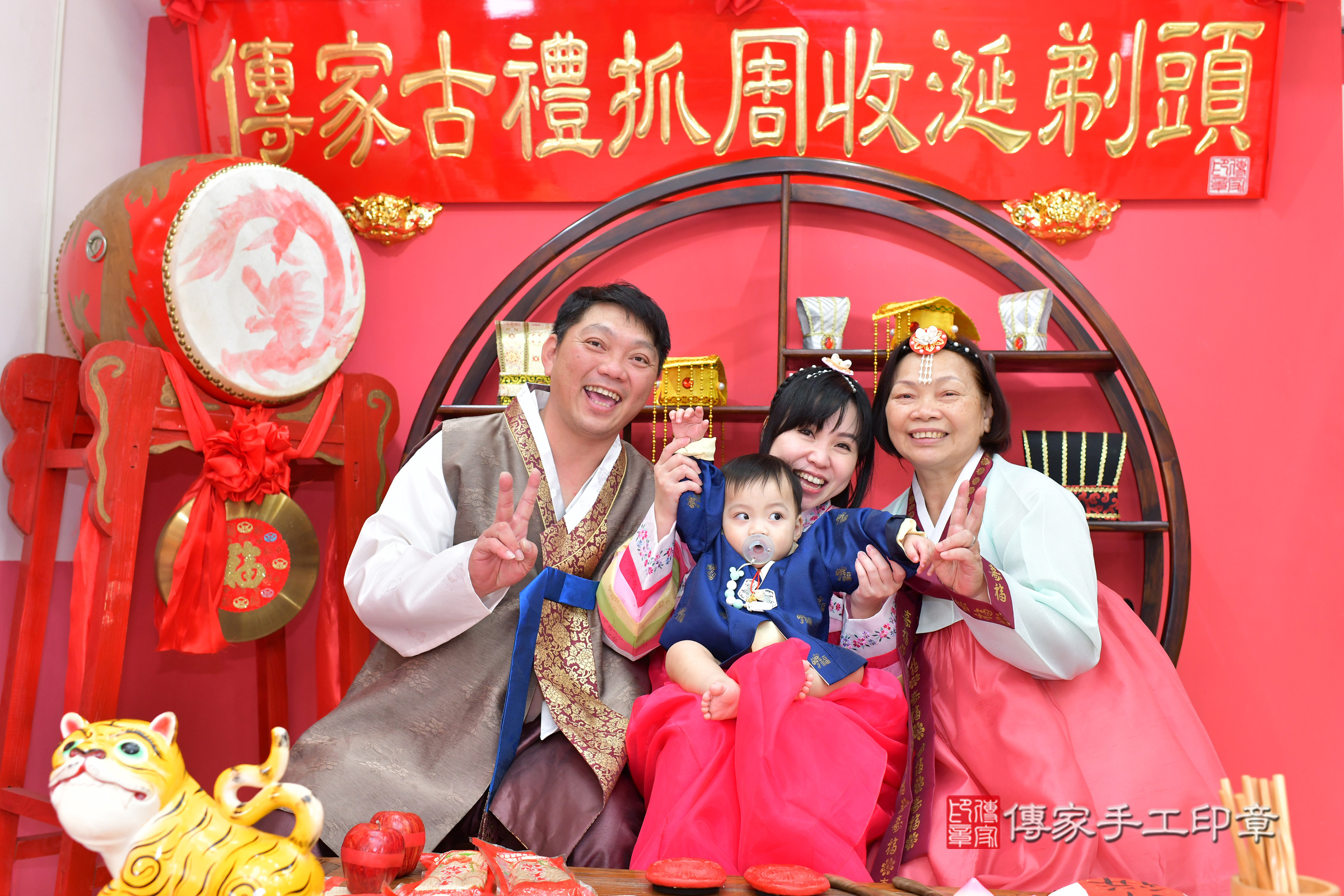 台中市北區鈞鈞寶寶抓周推薦:傳家台中店抓周度脺中國風會場,嬰兒古禮抓周流程儀式吉祥話、抓周道具物品24種、拍照。抓周證書。2024.11.13,照片27 台中市北區鈞鈞寶寶抓周推薦:傳家台中店抓周度脺中國風會場,嬰兒古禮抓周流程儀式吉祥話、抓周道具物品24種、拍照。抓周證書。2024.11.13,照片27