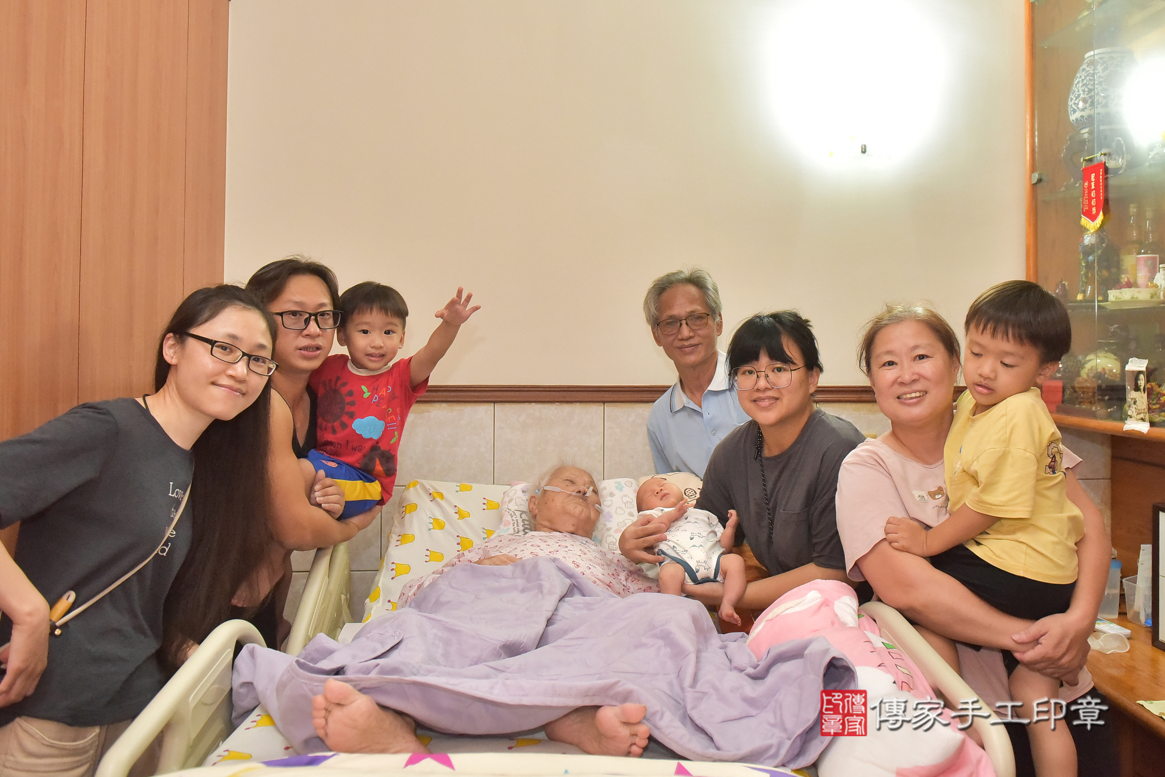 小寓寶寶(彰化縣和美鎮到府嬰兒小寓寶寶滿月剃頭理髮、到府嬰兒剃胎毛儀式吉祥話)。到府剃頭剃胎毛主持、專業拍照、證書。★購買「臍帶章、肚臍章、胎毛筆刷印章」贈送：剃頭、收涎、抓周，三選一。2024.11.3，照片17