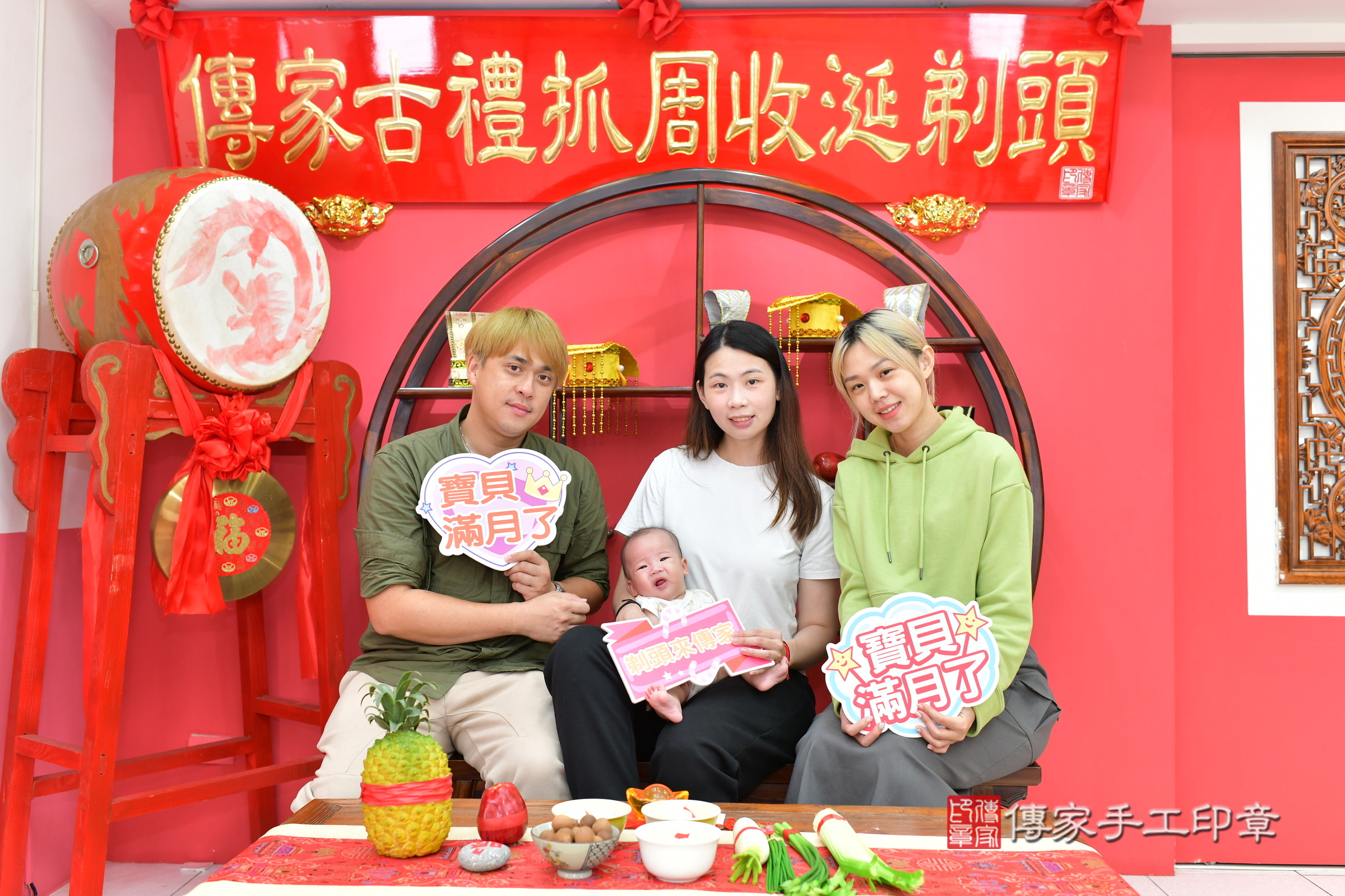 晨晨寶寶(台中市北區嬰兒寶寶滿月剃頭理髮、嬰兒剃胎毛儀式吉祥話)。中國風會場，爸媽寶貝穿「日中韓」古裝禮服。專業拍照、證書。★購買「臍帶章、肚臍章、胎毛筆刷印章」贈送：剃頭、收涎、抓周，三選一。2024.11.14，照片1