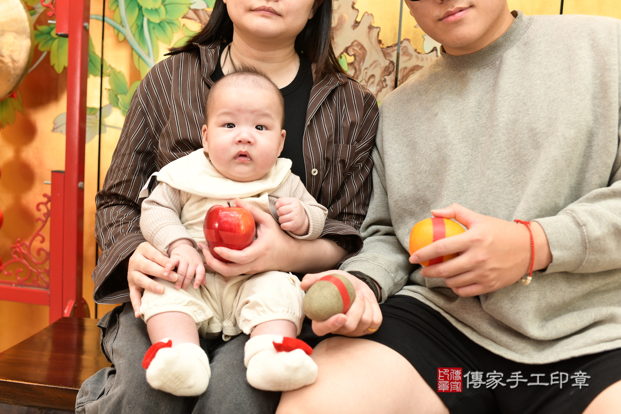 辰辰寶寶(台北市大同區嬰兒寶寶滿月剃頭理髮、嬰兒剃胎毛儀式吉祥話)。中國風會場，爸媽寶貝穿「日中韓」古裝禮服。專業拍照、證書。★購買「臍帶章、肚臍章、胎毛筆刷印章」贈送：剃頭、收涎、抓周，三選一。2024.12.7，照片10