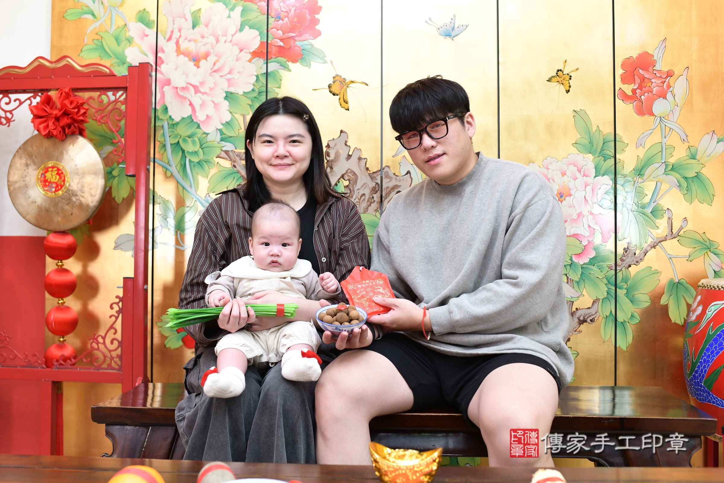辰辰寶寶(台北市大同區嬰兒寶寶滿月剃頭理髮、嬰兒剃胎毛儀式吉祥話)。中國風會場，爸媽寶貝穿「日中韓」古裝禮服。專業拍照、證書。★購買「臍帶章、肚臍章、胎毛筆刷印章」贈送：剃頭、收涎、抓周，三選一。2024.12.7，照片11