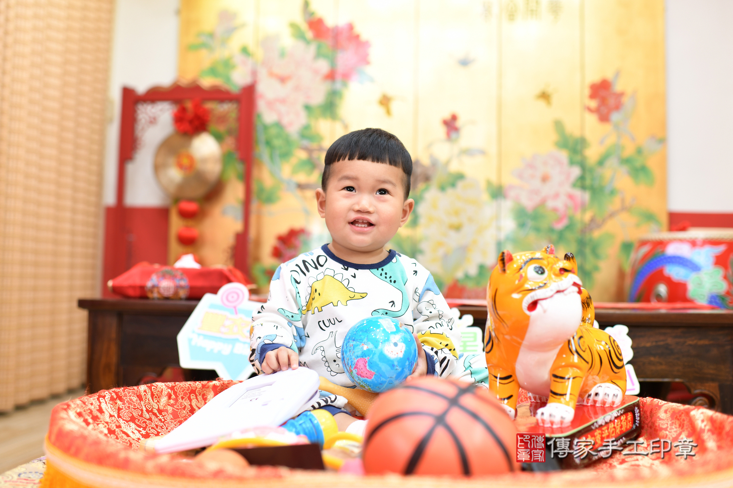 台北市大同區翔翔寶寶抓周推薦:傳家台北店抓周度脺中國風會場,嬰兒古禮抓周流程儀式吉祥話、抓周道具物品24種、拍照。抓周證書。2024.12.6,照片16 台北市大同區翔翔寶寶抓周推薦:傳家台北店抓周度脺中國風會場,嬰兒古禮抓周流程儀式吉祥話、抓周道具物品24種、拍照。抓周證書。2024.12.6,照片16