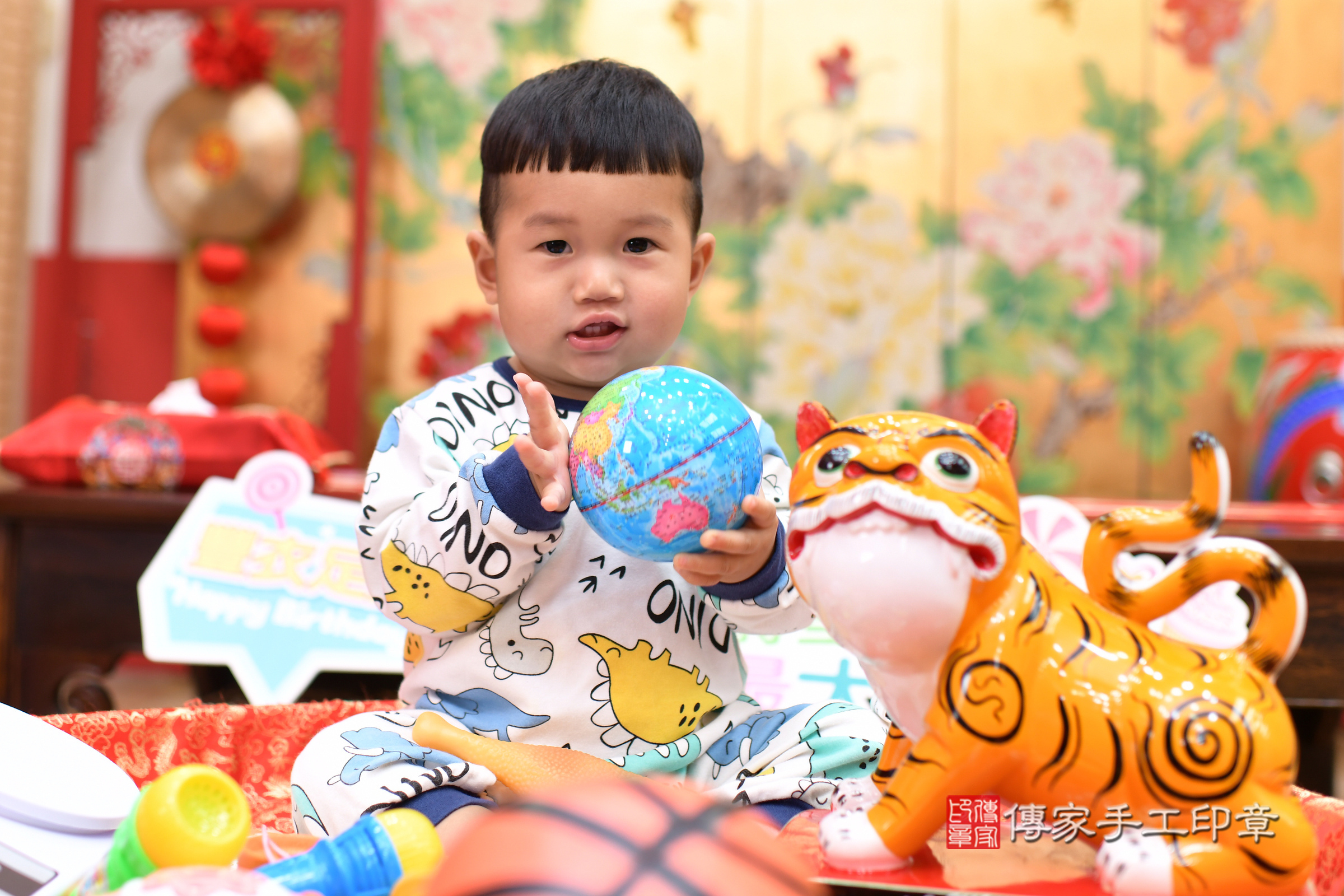 台北市大同區翔翔寶寶抓周推薦:傳家台北店抓周度脺中國風會場,嬰兒古禮抓周流程儀式吉祥話、抓周道具物品24種、拍照。抓周證書。2024.12.6,照片14 台北市大同區翔翔寶寶抓周推薦:傳家台北店抓周度脺中國風會場,嬰兒古禮抓周流程儀式吉祥話、抓周道具物品24種、拍照。抓周證書。2024.12.6,照片14