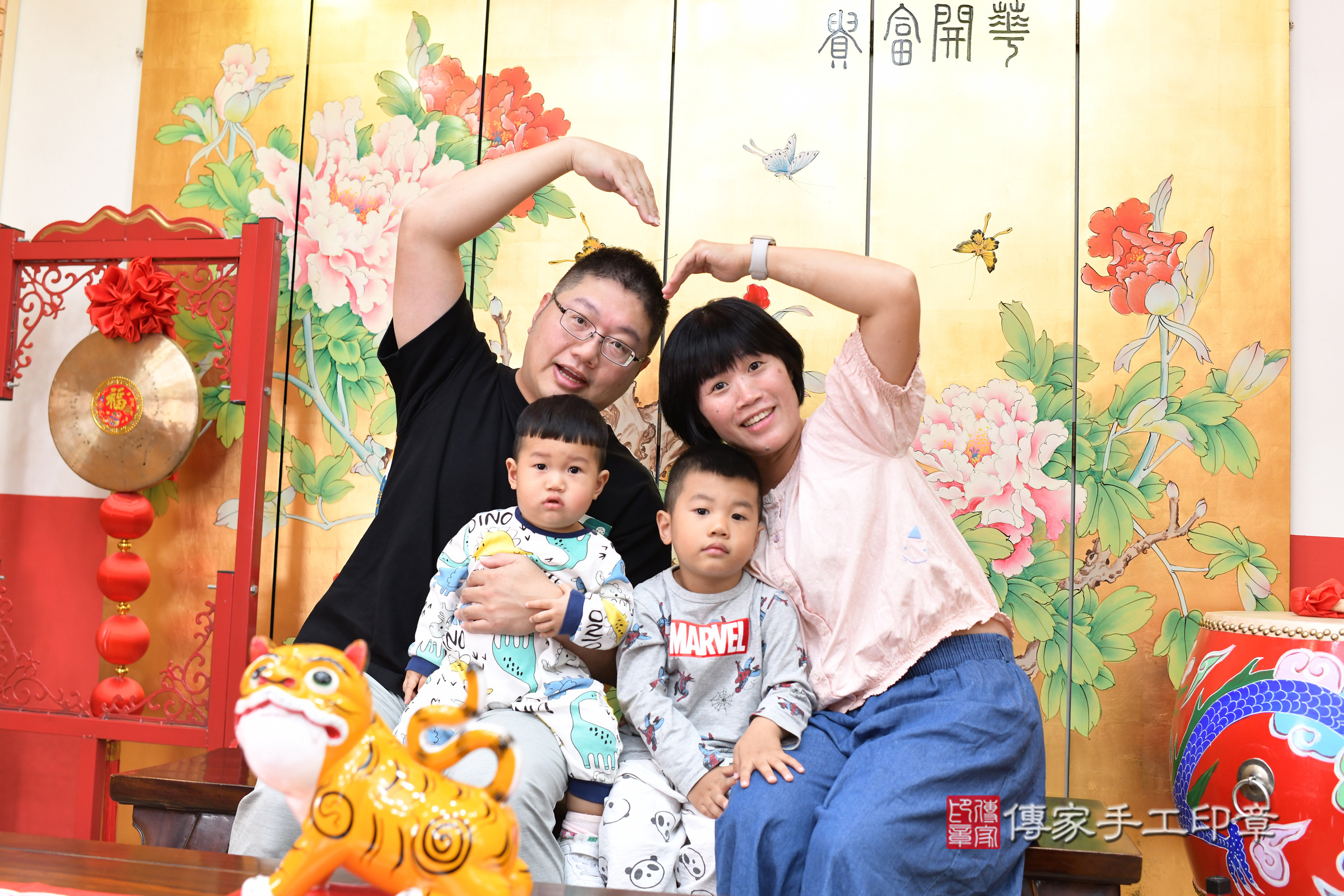 台北市大同區翔翔寶寶抓周推薦:傳家台北店抓周度脺中國風會場,嬰兒古禮抓周流程儀式吉祥話、抓周道具物品24種、拍照。抓周證書。2024.12.6,照片5 台北市大同區翔翔寶寶抓周推薦:傳家台北店抓周度脺中國風會場,嬰兒古禮抓周流程儀式吉祥話、抓周道具物品24種、拍照。抓周證書。2024.12.6,照片5