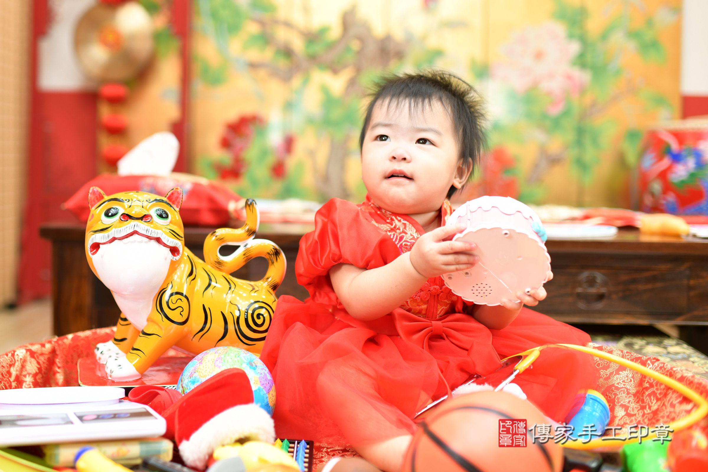 台北市大同區小嫻寶寶抓周推薦:傳家台北店抓周度脺中國風會場,嬰兒古禮抓周流程儀式吉祥話、抓周道具物品24種、拍照。抓周證書。2024.12.8,照片13 台北市大同區小嫻寶寶抓周推薦:傳家台北店抓周度脺中國風會場,嬰兒古禮抓周流程儀式吉祥話、抓周道具物品24種、拍照。抓周證書。2024.12.8,照片13