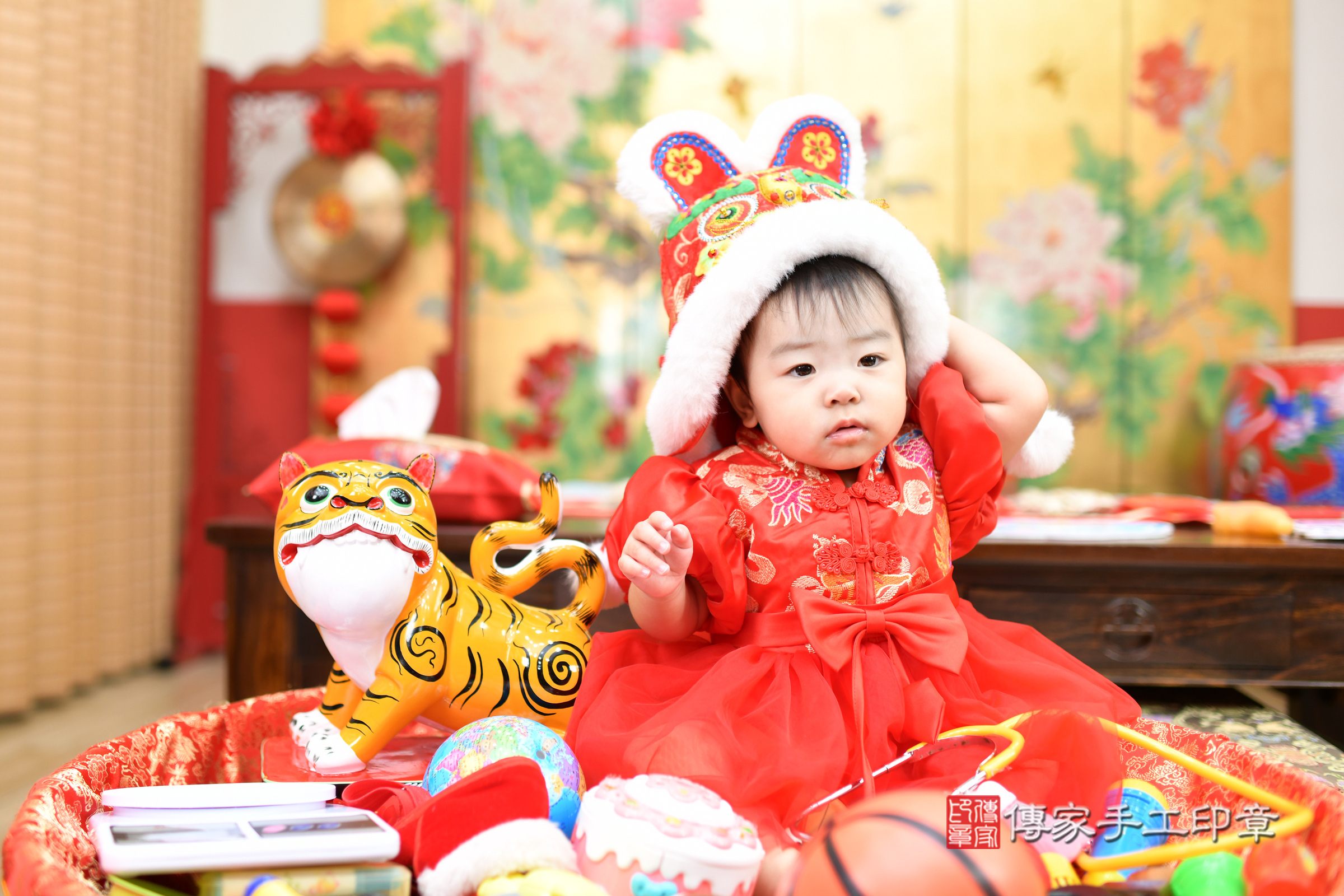 台北市大同區小嫻寶寶抓周推薦:傳家台北店抓周度脺中國風會場,嬰兒古禮抓周流程儀式吉祥話、抓周道具物品24種、拍照。抓周證書。2024.12.8,照片10 台北市大同區小嫻寶寶抓周推薦:傳家台北店抓周度脺中國風會場,嬰兒古禮抓周流程儀式吉祥話、抓周道具物品24種、拍照。抓周證書。2024.12.8,照片10