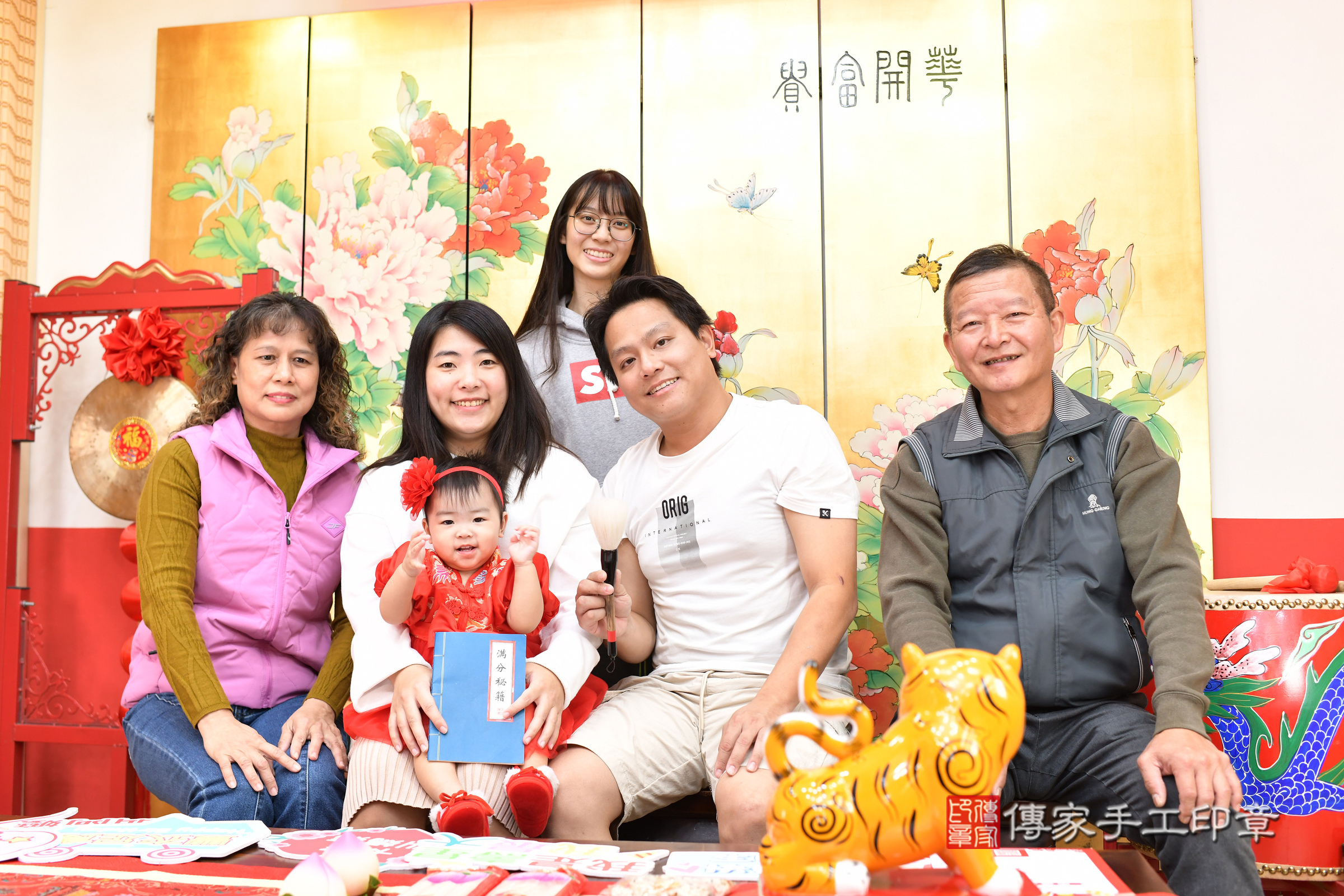 台北市大同區小嫻寶寶抓周推薦:傳家台北店抓周度脺中國風會場,嬰兒古禮抓周流程儀式吉祥話、抓周道具物品24種、拍照。抓周證書。2024.12.8,照片20 台北市大同區小嫻寶寶抓周推薦:傳家台北店抓周度脺中國風會場,嬰兒古禮抓周流程儀式吉祥話、抓周道具物品24種、拍照。抓周證書。2024.12.8,照片20