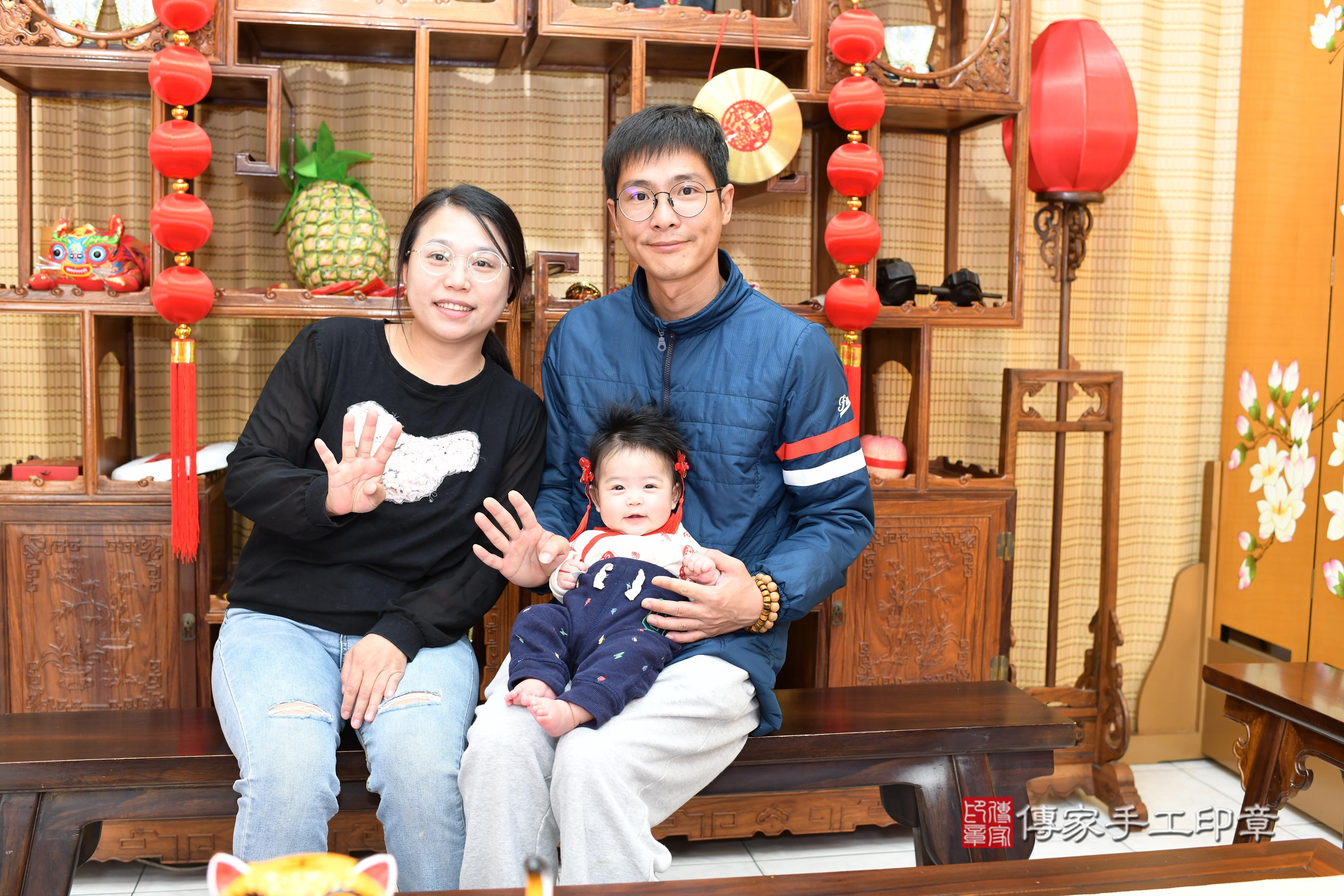 傳家手工印章台南店、抓周、度脺、中國風會場、傳家嬰兒古禮、吉祥話、抓周道具物品24種、拍照。抓周證書。寶寶抓周、滿周歲、生日快樂、祝福