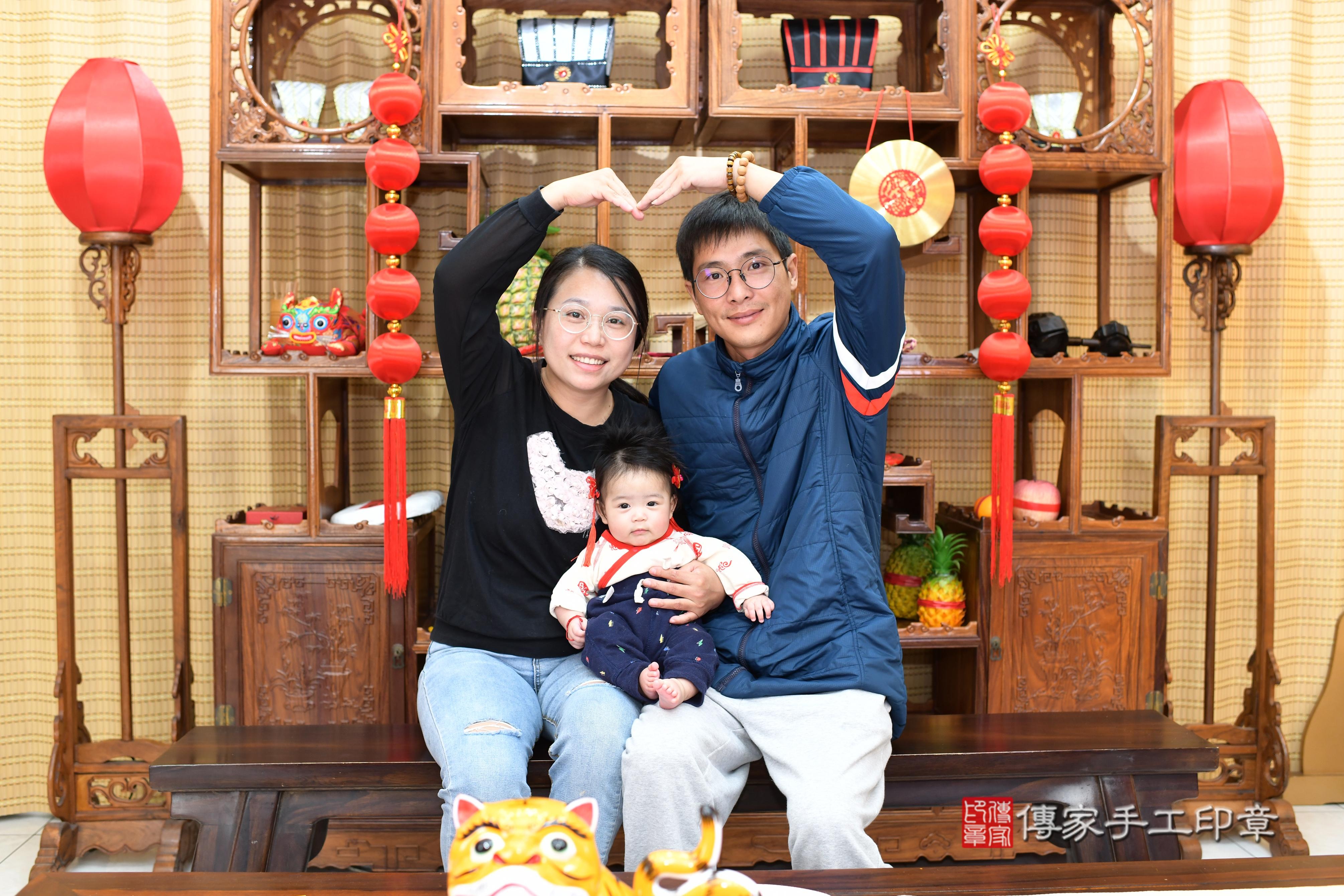 傳家手工印章台南店、抓周、度脺、中國風會場、傳家嬰兒古禮、吉祥話、抓周道具物品24種、拍照。抓周證書。寶寶抓周、滿周歲、生日快樂、祝福