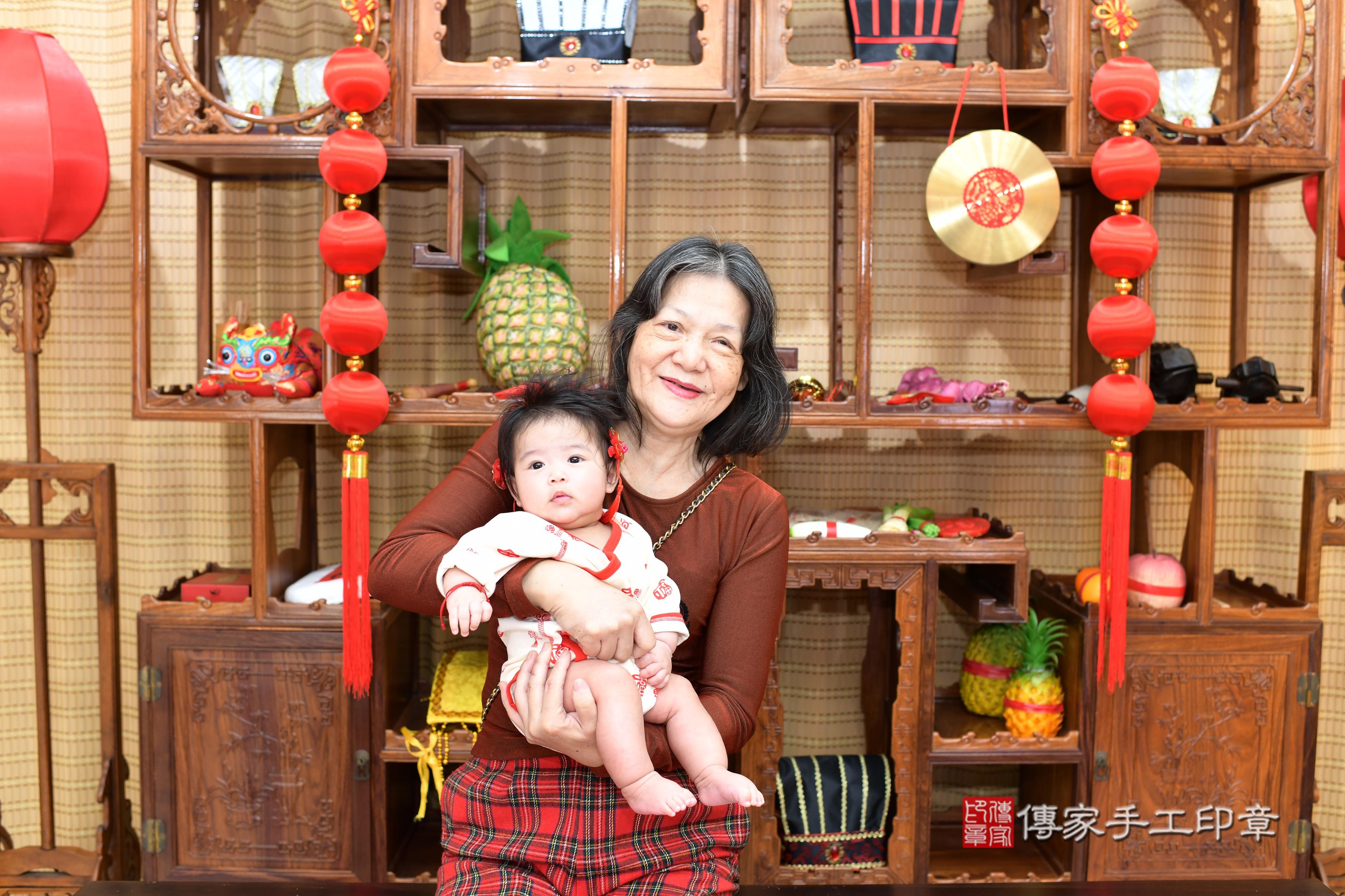 傳家手工印章台南店、抓周、度脺、中國風會場、傳家嬰兒古禮、吉祥話、抓周道具物品24種、拍照。抓周證書。寶寶抓周、滿周歲、生日快樂、祝福