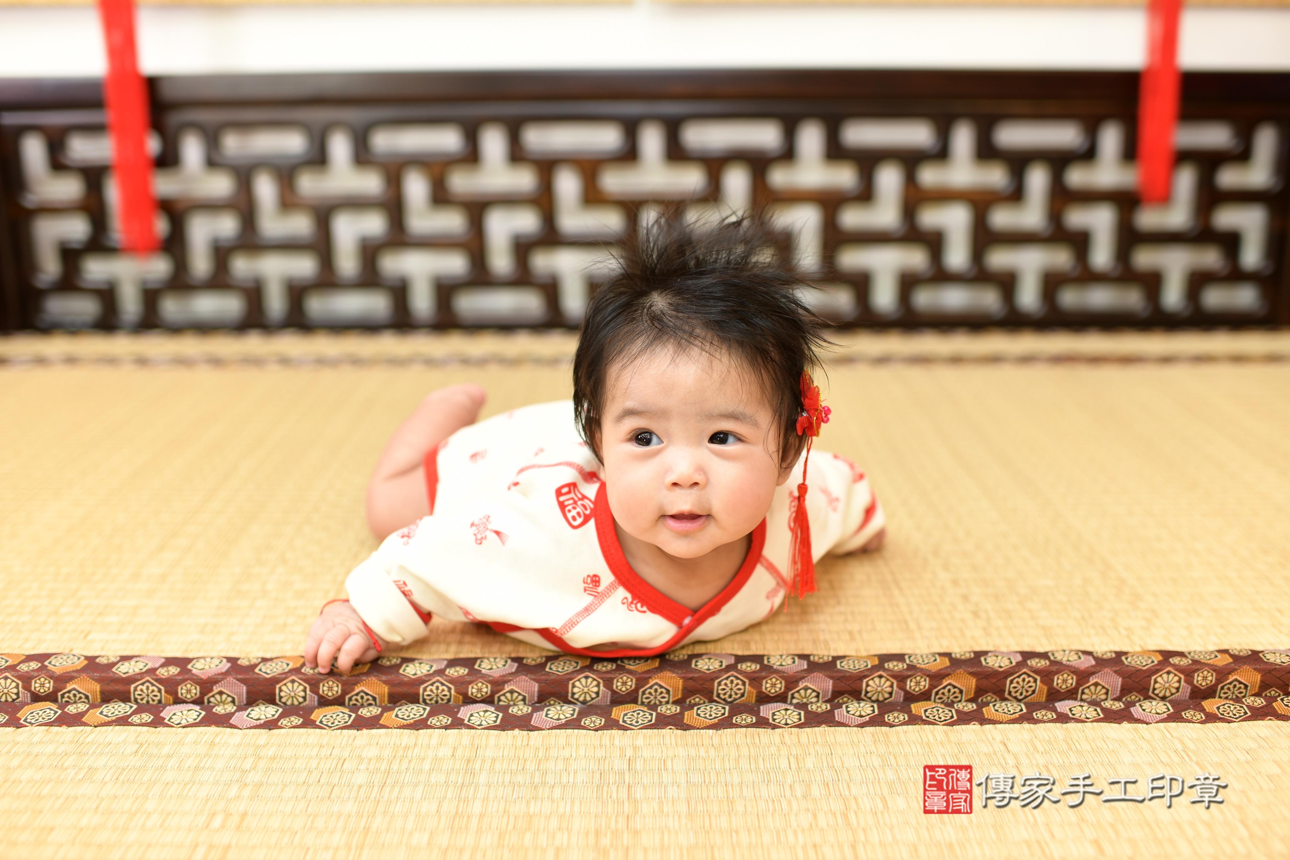 傳家手工印章台南店、抓周、度脺、中國風會場、傳家嬰兒古禮、吉祥話、抓周道具物品24種、拍照。抓周證書。寶寶抓周、滿周歲、生日快樂、祝福