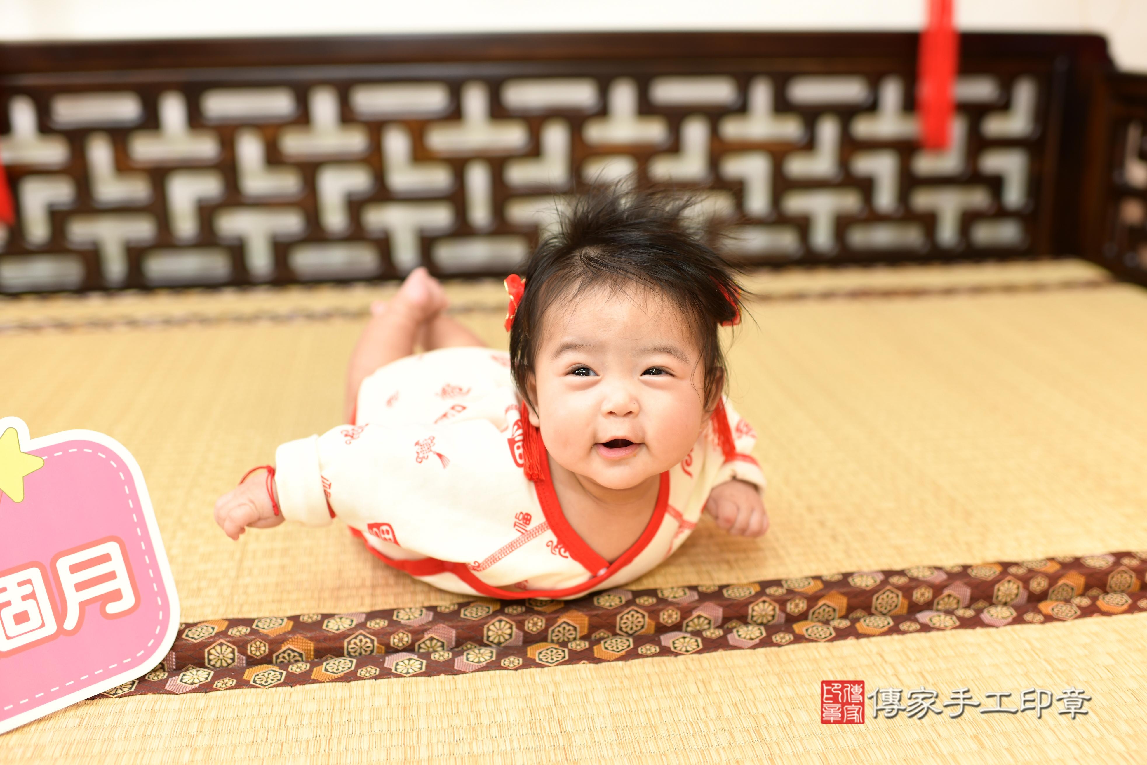 傳家手工印章台南店、抓周、度脺、中國風會場、傳家嬰兒古禮、吉祥話、抓周道具物品24種、拍照。抓周證書。寶寶抓周、滿周歲、生日快樂、祝福