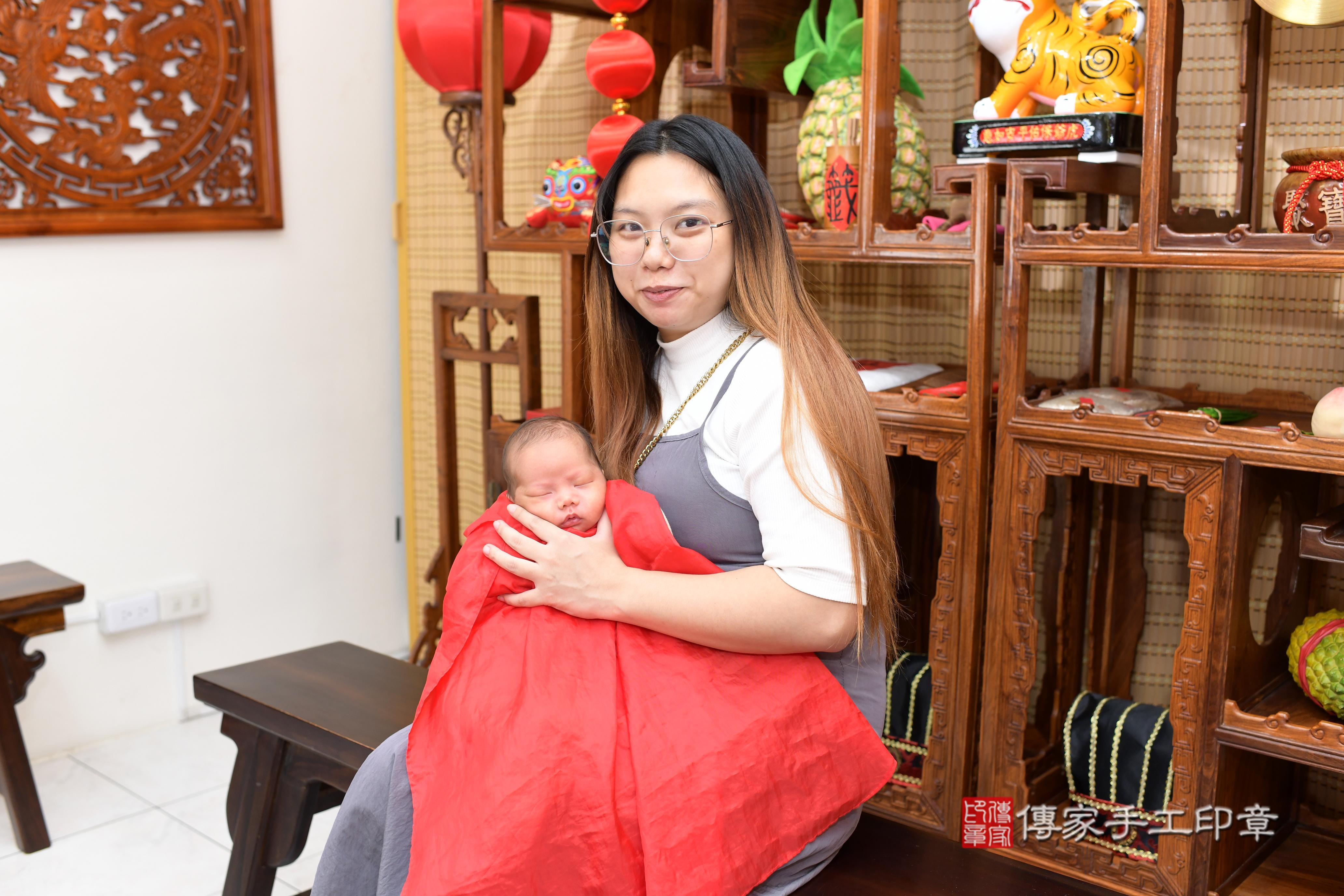 傳家手工印章台南店、抓周、度脺、中國風會場、傳家嬰兒古禮、吉祥話、抓周道具物品24種、拍照。抓周證書。寶寶抓周、滿周歲、生日快樂、祝福