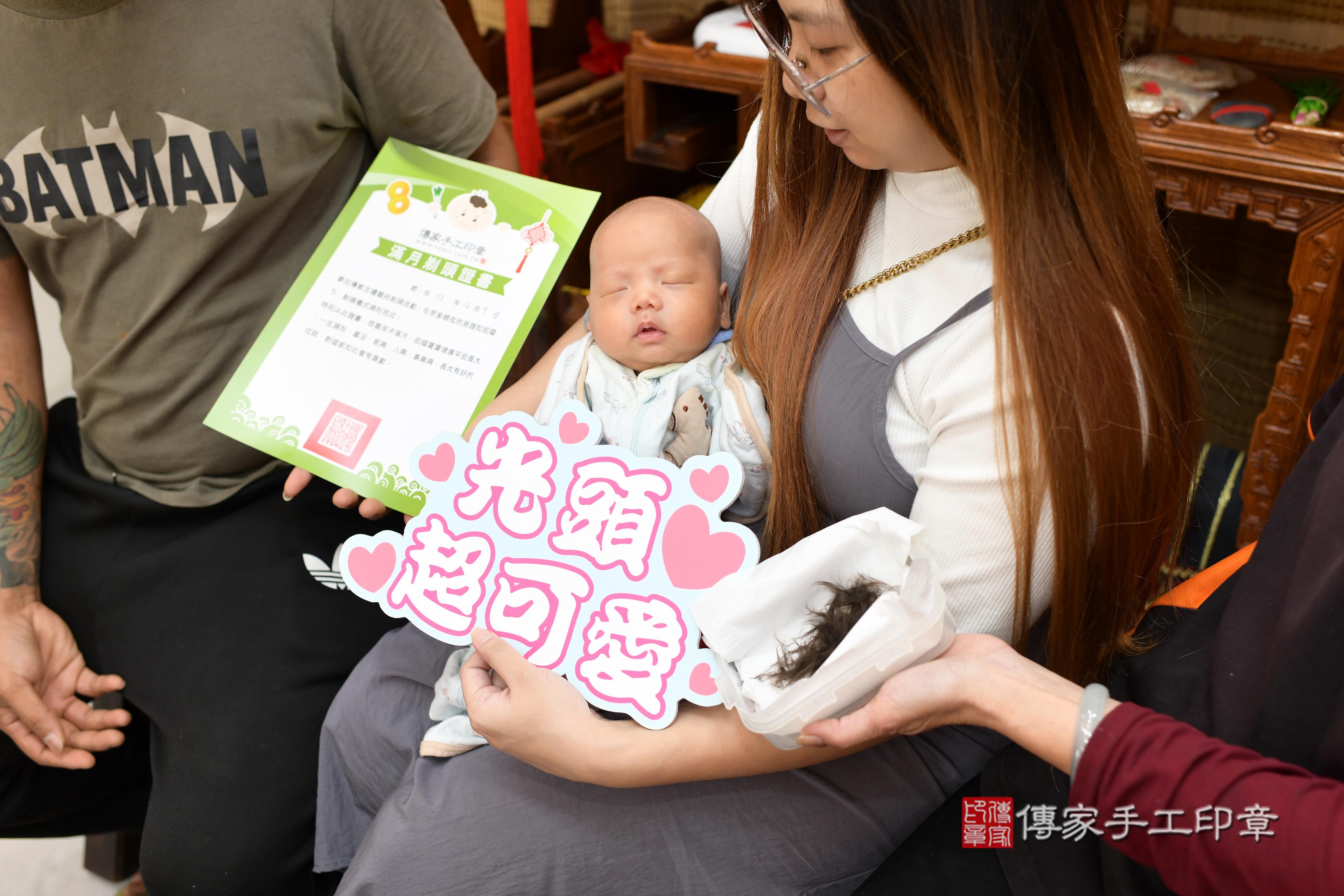傳家手工印章台南店、抓周、度脺、中國風會場、傳家嬰兒古禮、吉祥話、抓周道具物品24種、拍照。抓周證書。寶寶抓周、滿周歲、生日快樂、祝福