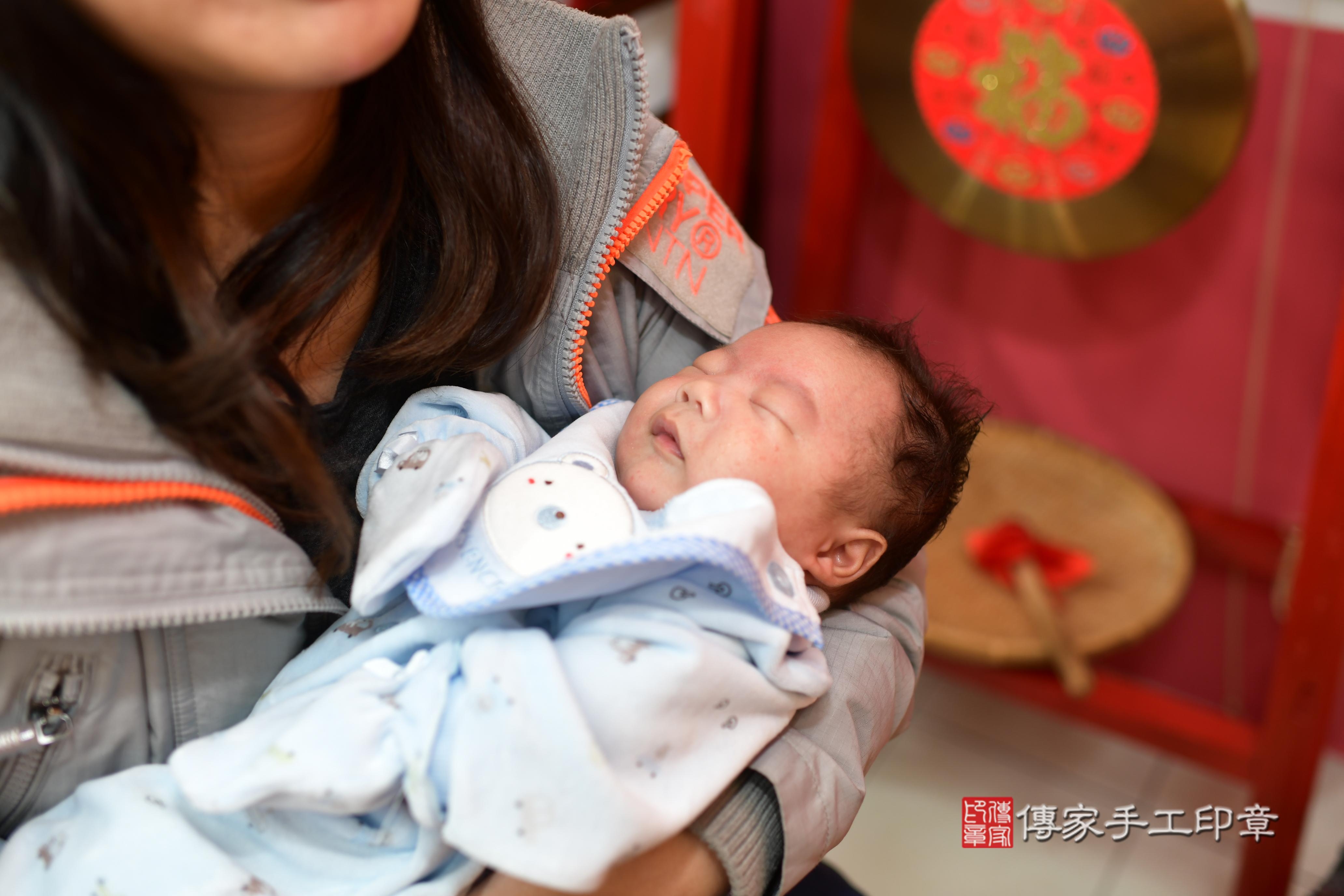 傳家手工印章台南店、抓周、度脺、中國風會場、傳家嬰兒古禮、吉祥話、抓周道具物品24種、拍照。抓周證書。寶寶抓周、滿周歲、生日快樂、祝福