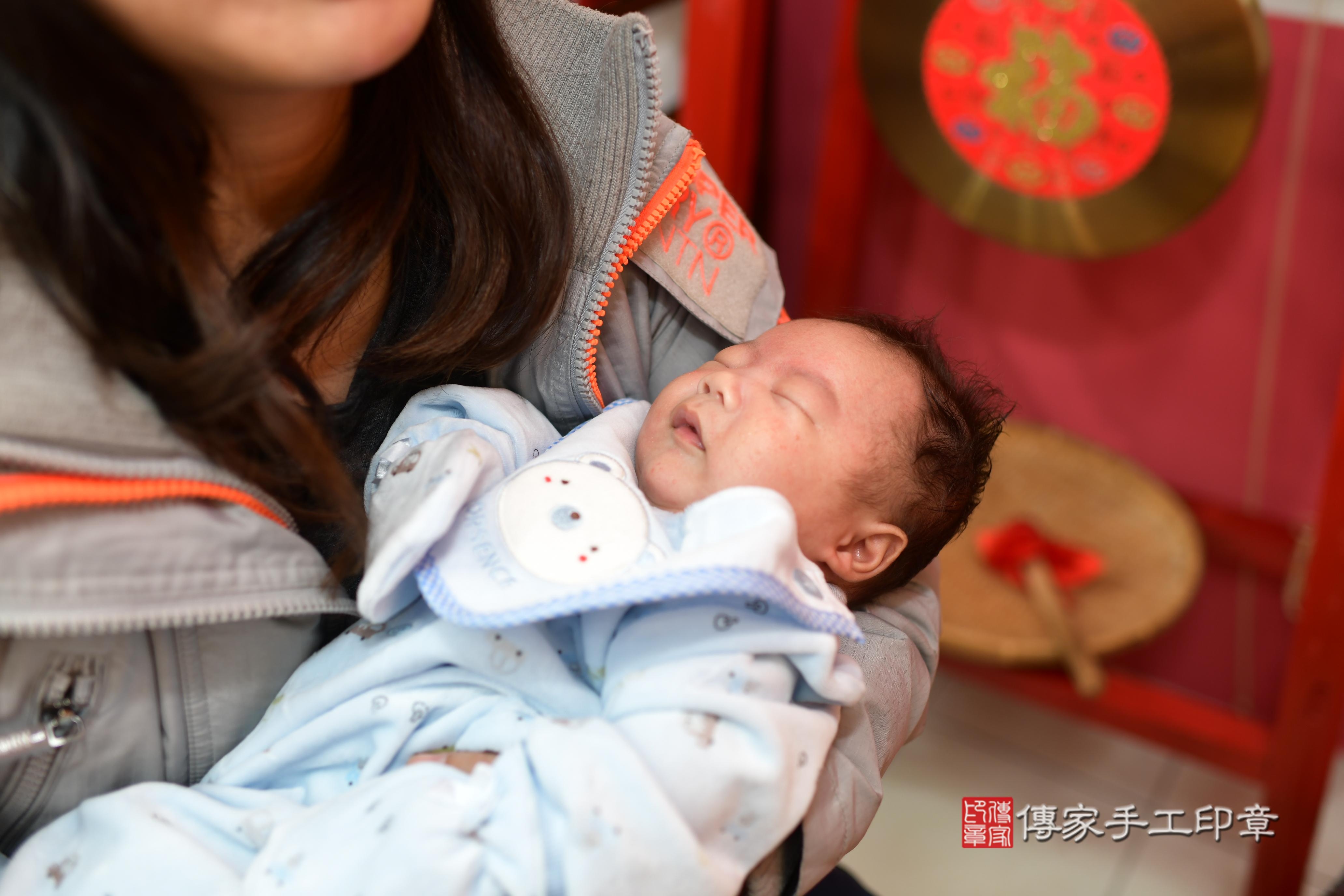 傳家手工印章台南店、抓周、度脺、中國風會場、傳家嬰兒古禮、吉祥話、抓周道具物品24種、拍照。抓周證書。寶寶抓周、滿周歲、生日快樂、祝福