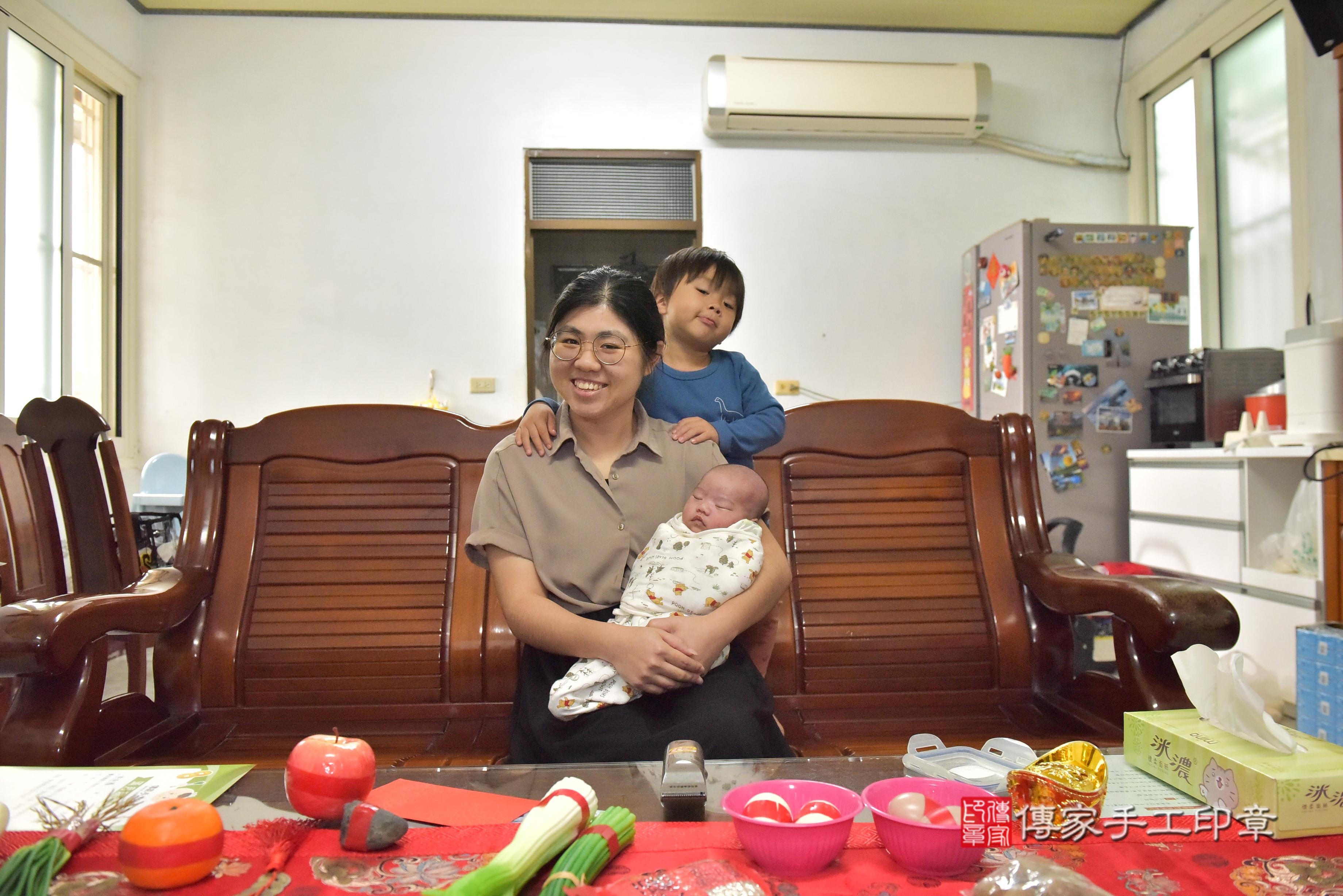 傳家手工印章台南店、抓周、度脺、中國風會場、傳家嬰兒古禮、吉祥話、抓周道具物品24種、拍照。抓周證書。寶寶抓周、滿周歲、生日快樂、祝福