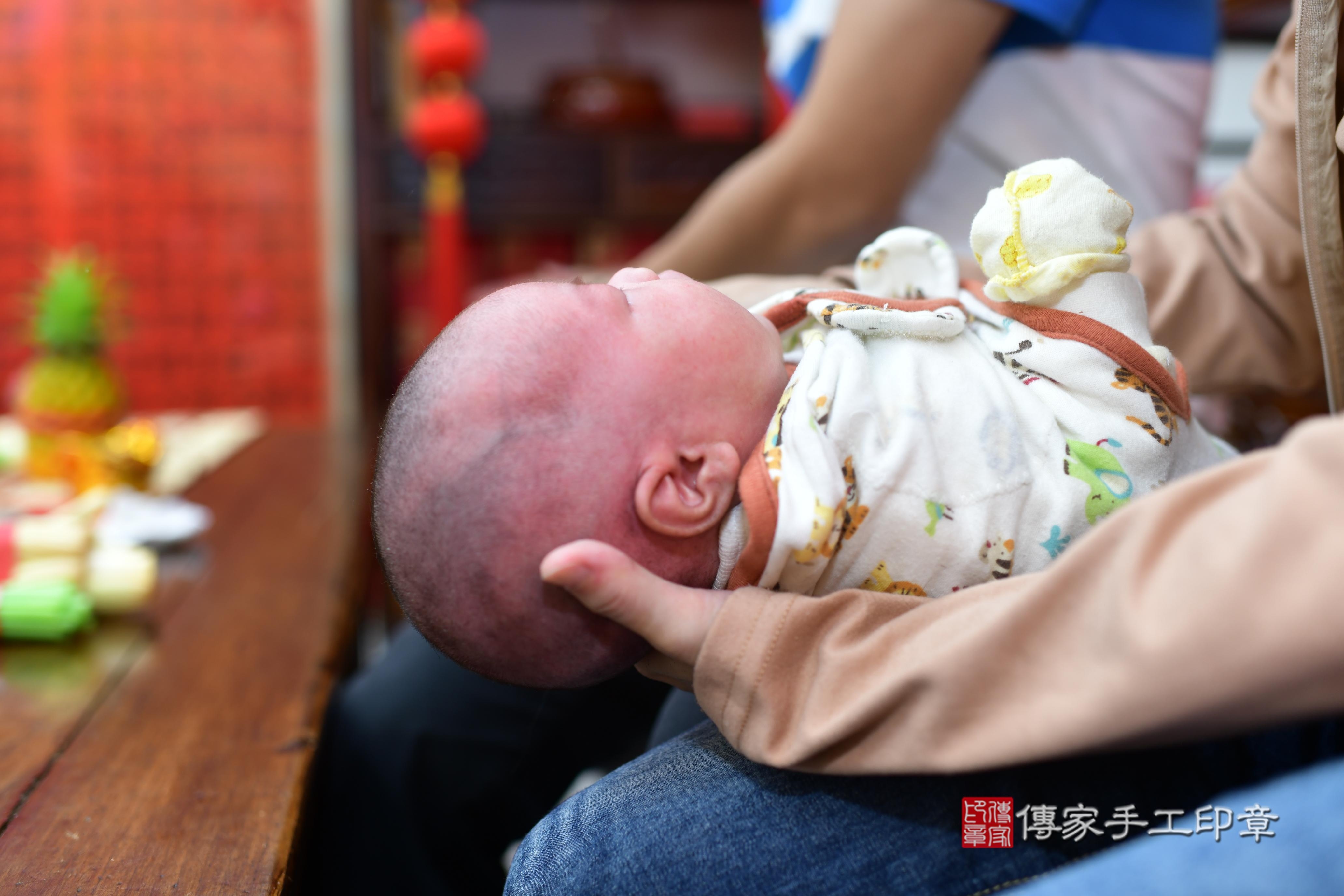 傳家手工印章台南店、抓周、度脺、中國風會場、傳家嬰兒古禮、吉祥話、抓周道具物品24種、拍照。抓周證書。寶寶抓周、滿周歲、生日快樂、祝福