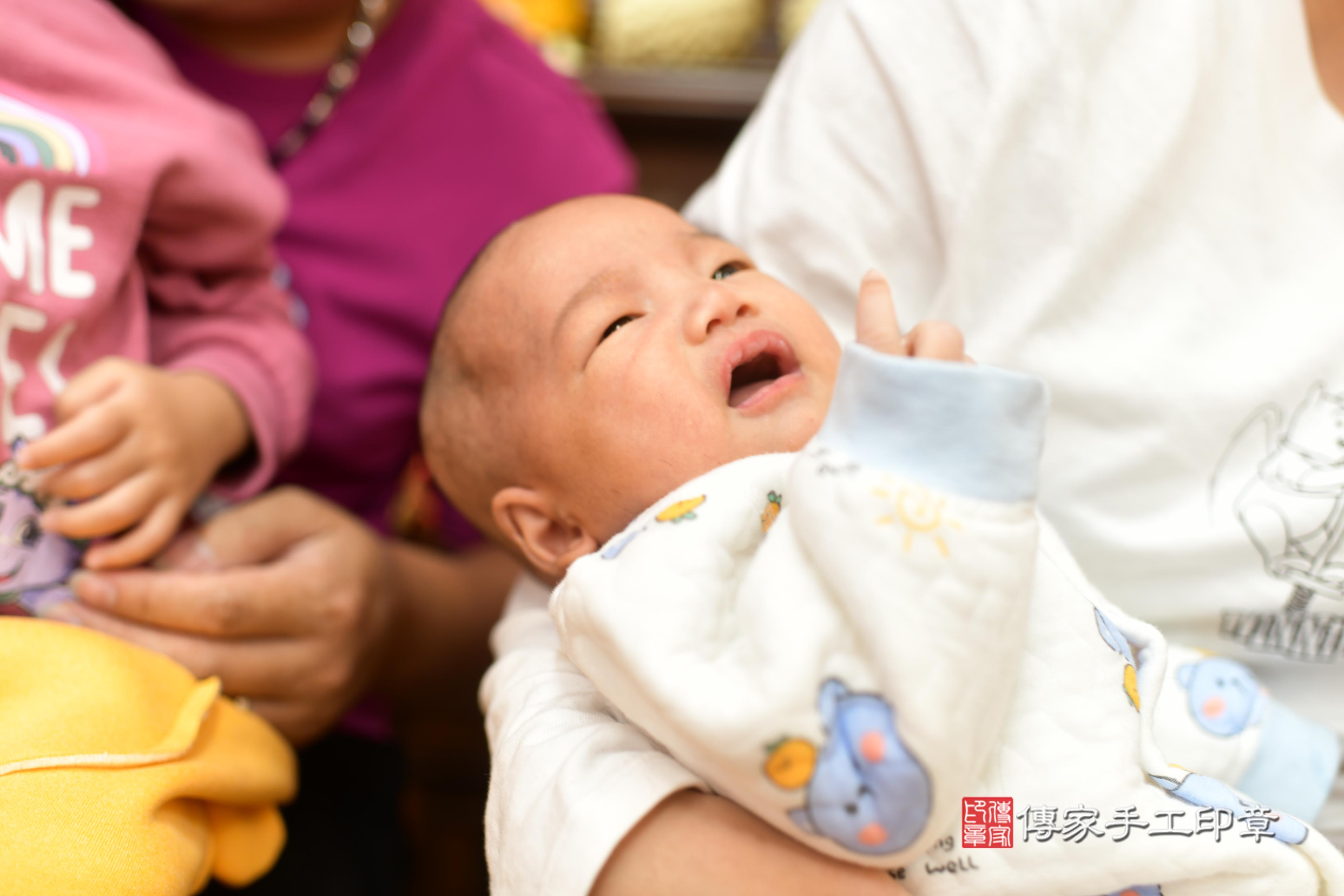 傳家手工印章台南店、抓周、度脺、中國風會場、傳家嬰兒古禮、吉祥話、抓周道具物品24種、拍照。抓周證書。寶寶抓周、滿周歲、生日快樂、祝福