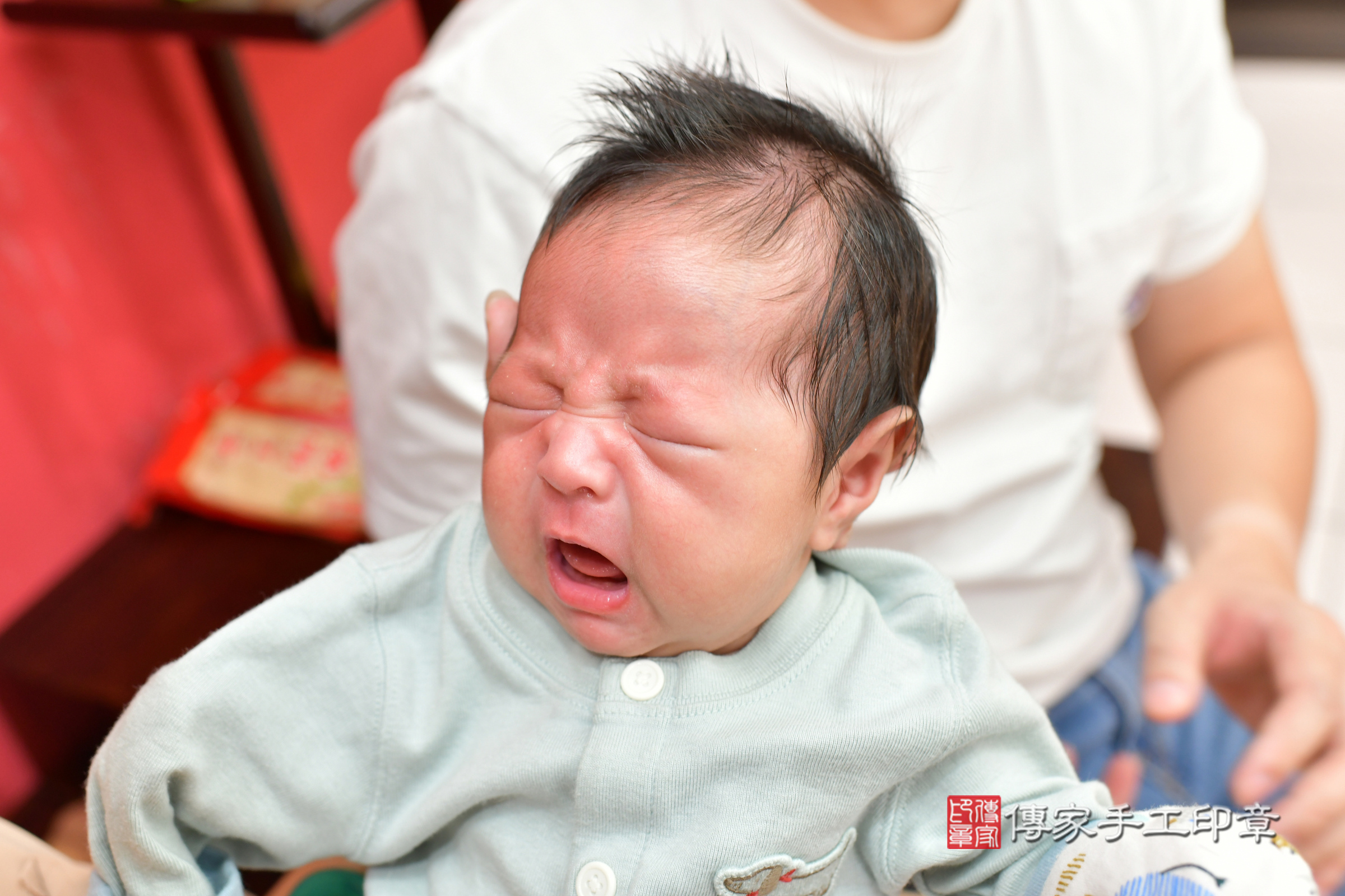 睿睿寶寶(台中市北區嬰兒寶寶滿月剃頭理髮、嬰兒剃胎毛儀式吉祥話)。中國風會場，爸媽寶貝穿「日中韓」古裝禮服。專業拍照、證書。★購買「臍帶章、肚臍章、胎毛筆刷印章」贈送：剃頭、收涎、抓周，三選一。2024.11.4，照片7