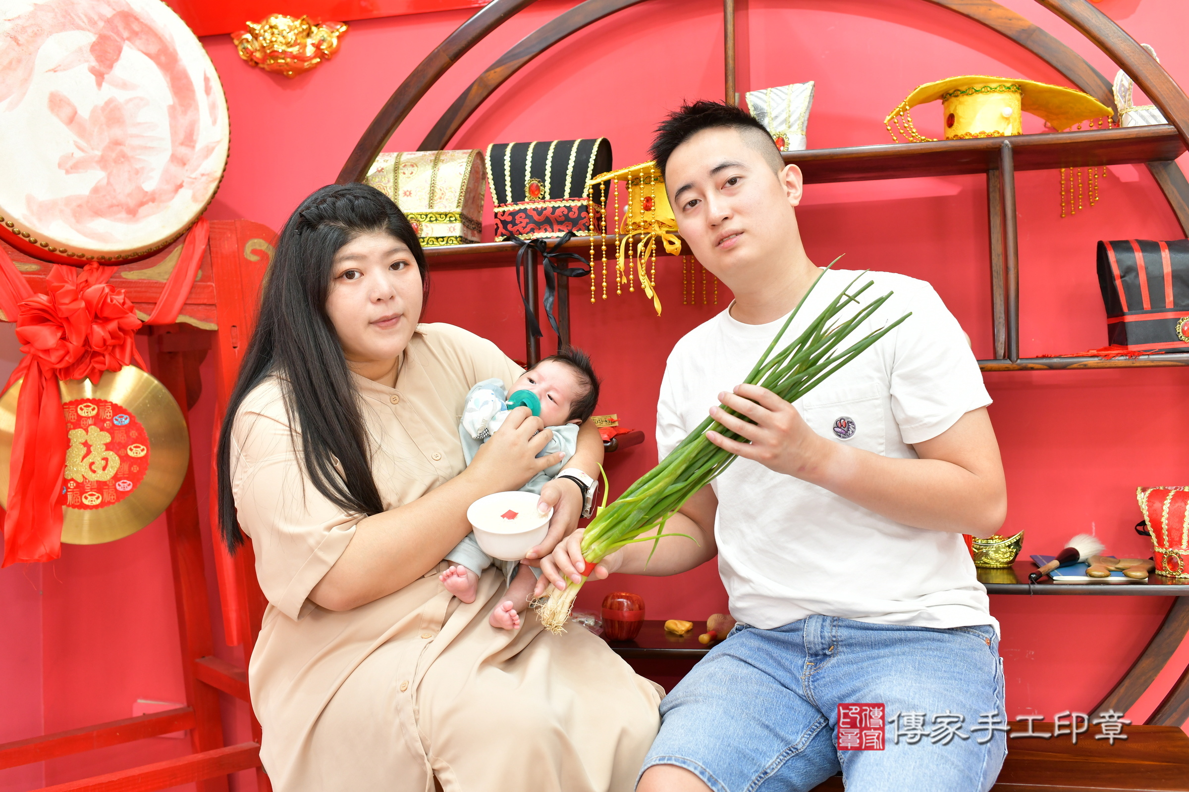 睿睿寶寶(台中市北區嬰兒寶寶滿月剃頭理髮、嬰兒剃胎毛儀式吉祥話)。中國風會場，爸媽寶貝穿「日中韓」古裝禮服。專業拍照、證書。★購買「臍帶章、肚臍章、胎毛筆刷印章」贈送：剃頭、收涎、抓周，三選一。2024.11.4，照片10