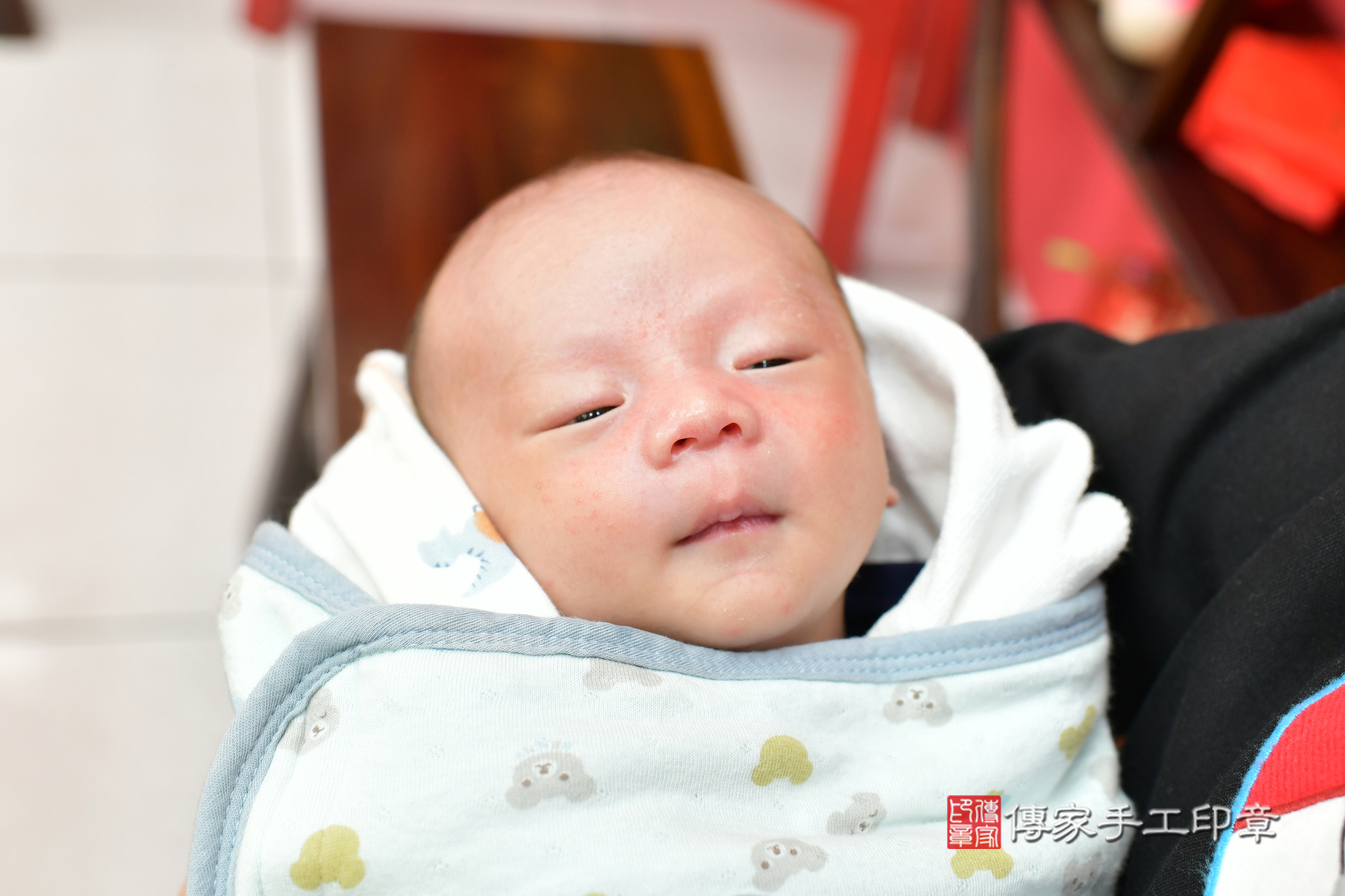 承承寶寶(台中市北區嬰兒寶寶滿月剃頭理髮、嬰兒剃胎毛儀式吉祥話)。中國風會場，爸媽寶貝穿「日中韓」古裝禮服。專業拍照、證書。★購買「臍帶章、肚臍章、胎毛筆刷印章」贈送：剃頭、收涎、抓周，三選一。2024.11.8，照片1