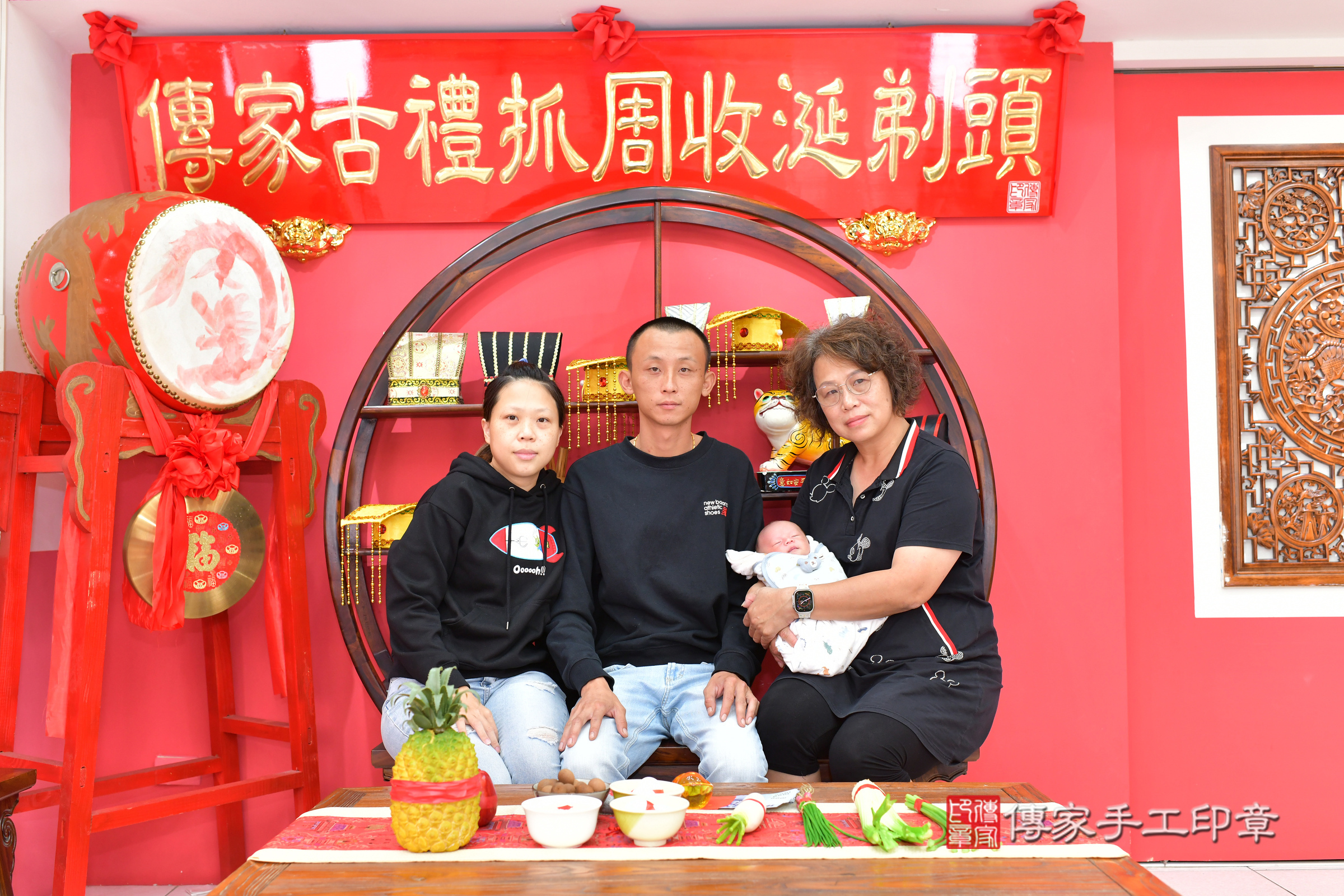 承承寶寶(台中市北區嬰兒寶寶滿月剃頭理髮、嬰兒剃胎毛儀式吉祥話)。中國風會場，爸媽寶貝穿「日中韓」古裝禮服。專業拍照、證書。★購買「臍帶章、肚臍章、胎毛筆刷印章」贈送：剃頭、收涎、抓周，三選一。2024.11.8，照片7