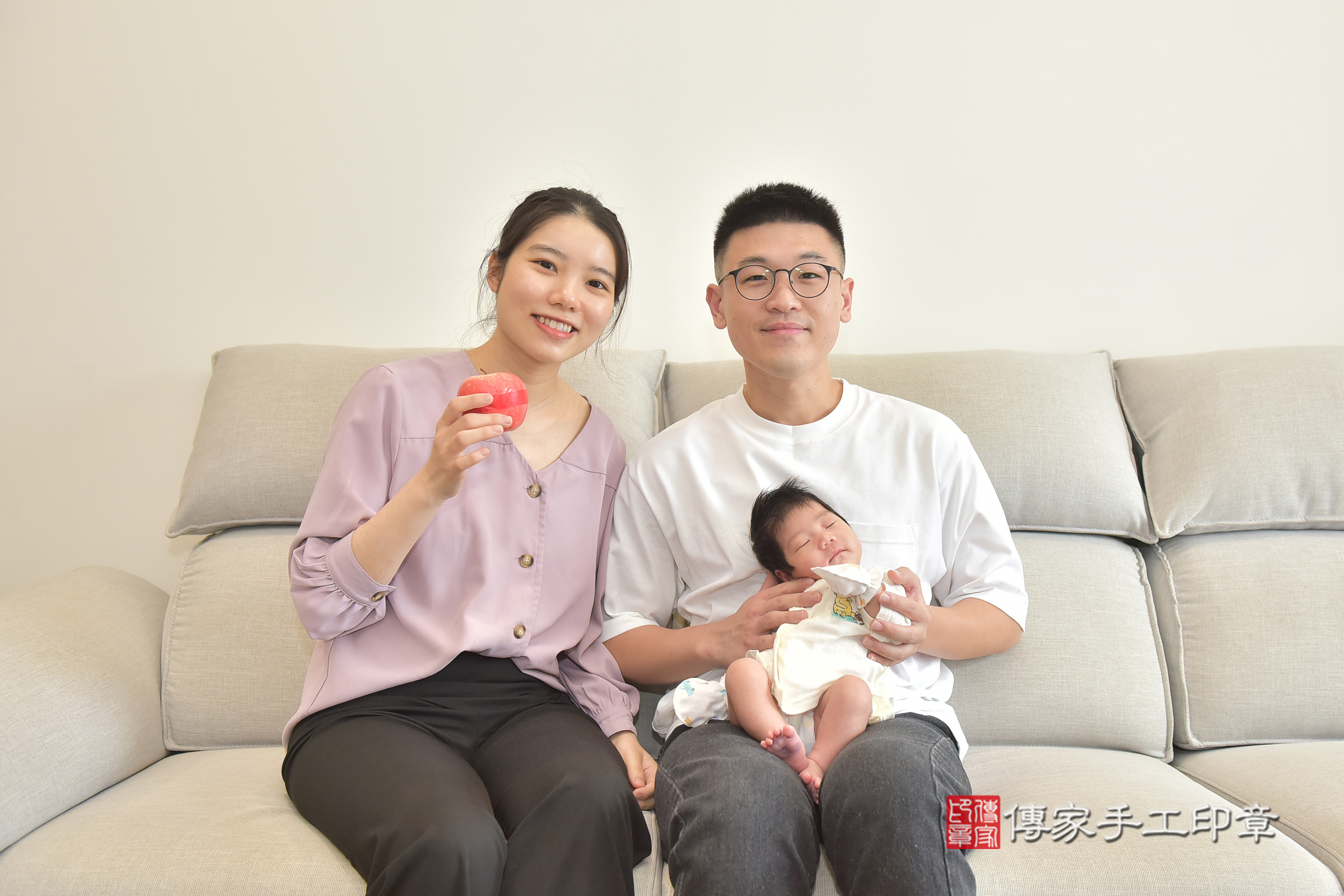 霏霏寶寶(台中市北屯區到府嬰兒霏霏寶寶滿月剃頭理髮、到府嬰兒剃胎毛儀式吉祥話)。到府剃頭剃胎毛主持、專業拍照、證書。★購買「臍帶章、肚臍章、胎毛筆刷印章」贈送：剃頭、收涎、抓周，三選一。2024.11.10，照片10