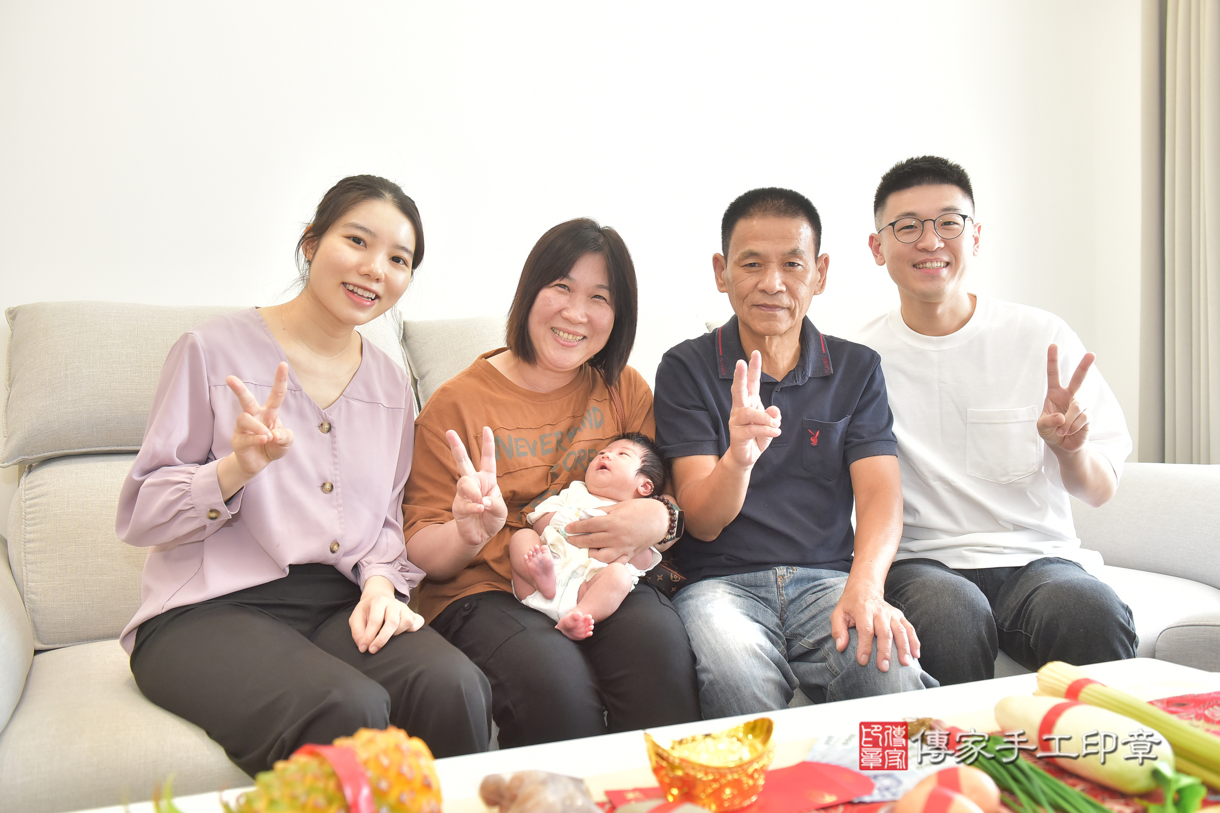 霏霏寶寶(台中市北屯區到府嬰兒霏霏寶寶滿月剃頭理髮、到府嬰兒剃胎毛儀式吉祥話)。到府剃頭剃胎毛主持、專業拍照、證書。★購買「臍帶章、肚臍章、胎毛筆刷印章」贈送：剃頭、收涎、抓周，三選一。2024.11.10，照片4