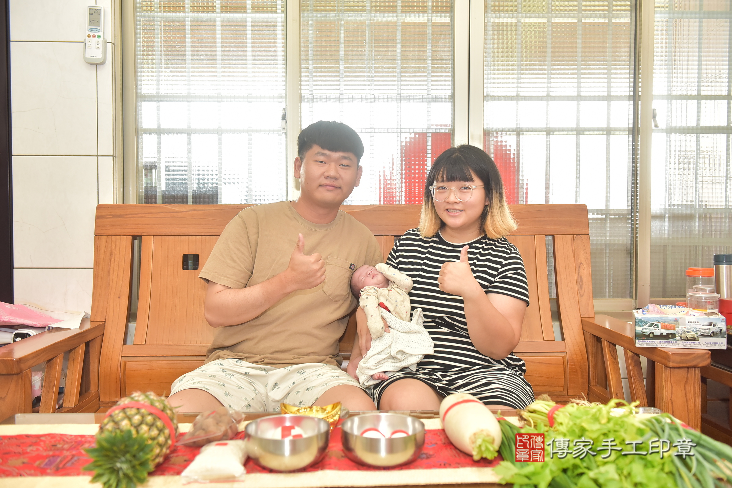 承承寶寶(台中市烏日區到府嬰兒承承寶寶滿月剃頭理髮、到府嬰兒剃胎毛儀式吉祥話)。到府剃頭剃胎毛主持、專業拍照、證書。★購買「臍帶章、肚臍章、胎毛筆刷印章」贈送：剃頭、收涎、抓周，三選一。2024.11.15，照片1