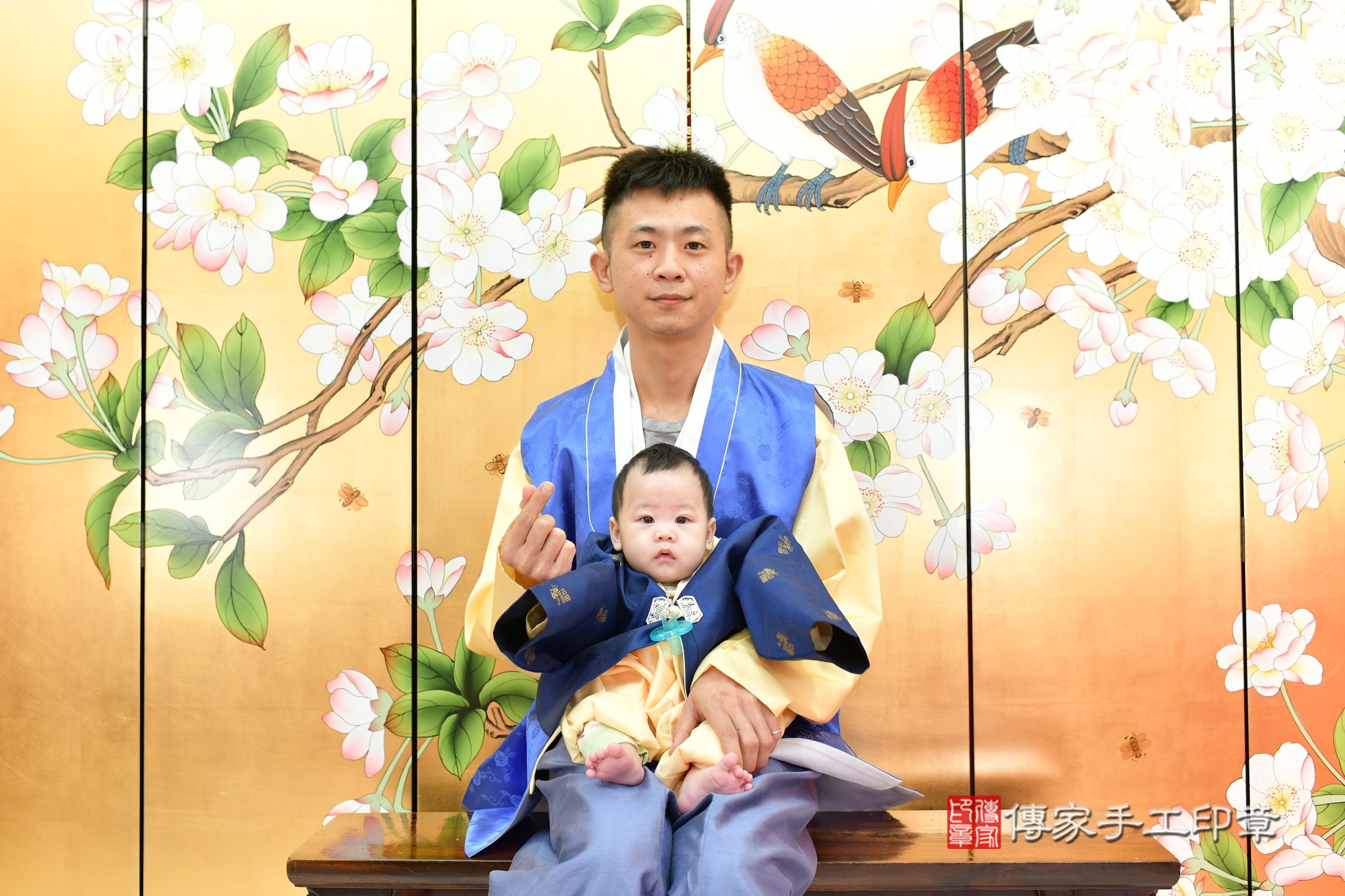 台中市北區小杰寶寶收涎推薦:傳家台中店收涎中國風會場,嬰兒古禮收涎收口水流程儀式、收涎吉祥話、收涎餅乾、收涎拍照。收涎證書。2024.11.4,照片5 台中市北區小杰寶寶收涎推薦:傳家台中店收涎中國風會場,嬰兒古禮收涎收口水流程儀式、收涎吉祥話、收涎餅乾、收涎拍照。收涎證書。2024.11.4,照片5