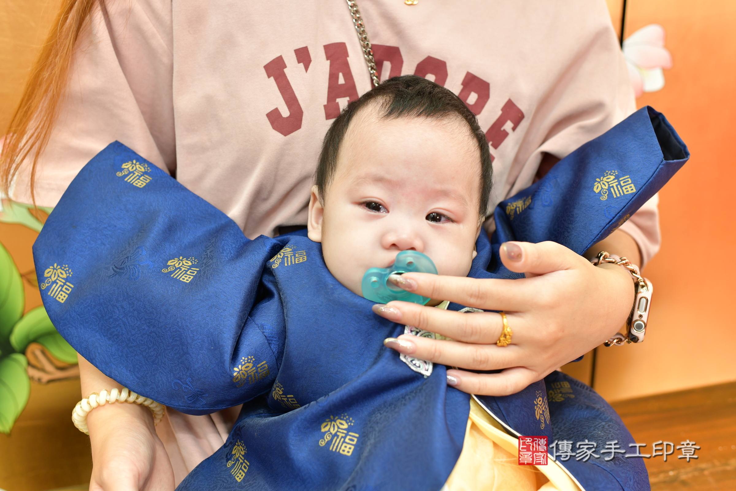 台中市北區小杰寶寶收涎推薦:傳家台中店收涎中國風會場,嬰兒古禮收涎收口水流程儀式、收涎吉祥話、收涎餅乾、收涎拍照。收涎證書。2024.11.4,照片10 台中市北區小杰寶寶收涎推薦:傳家台中店收涎中國風會場,嬰兒古禮收涎收口水流程儀式、收涎吉祥話、收涎餅乾、收涎拍照。收涎證書。2024.11.4,照片10