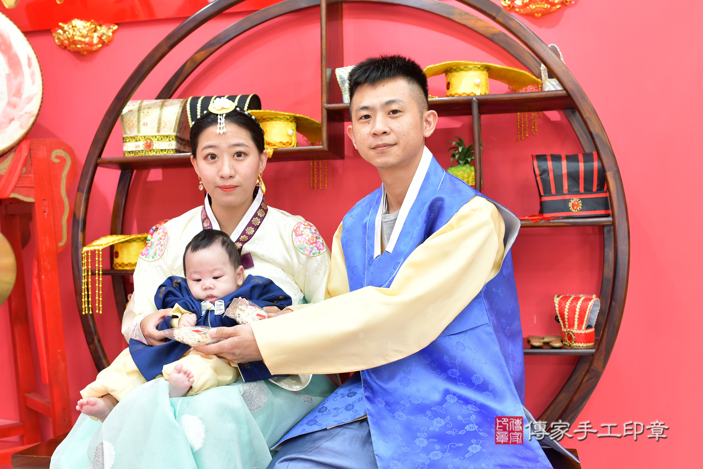 台中市北區小杰寶寶收涎推薦:傳家台中店收涎中國風會場,嬰兒古禮收涎收口水流程儀式、收涎吉祥話、收涎餅乾、收涎拍照。收涎證書。2024.11.4,照片12 台中市北區小杰寶寶收涎推薦:傳家台中店收涎中國風會場,嬰兒古禮收涎收口水流程儀式、收涎吉祥話、收涎餅乾、收涎拍照。收涎證書。2024.11.4,照片12