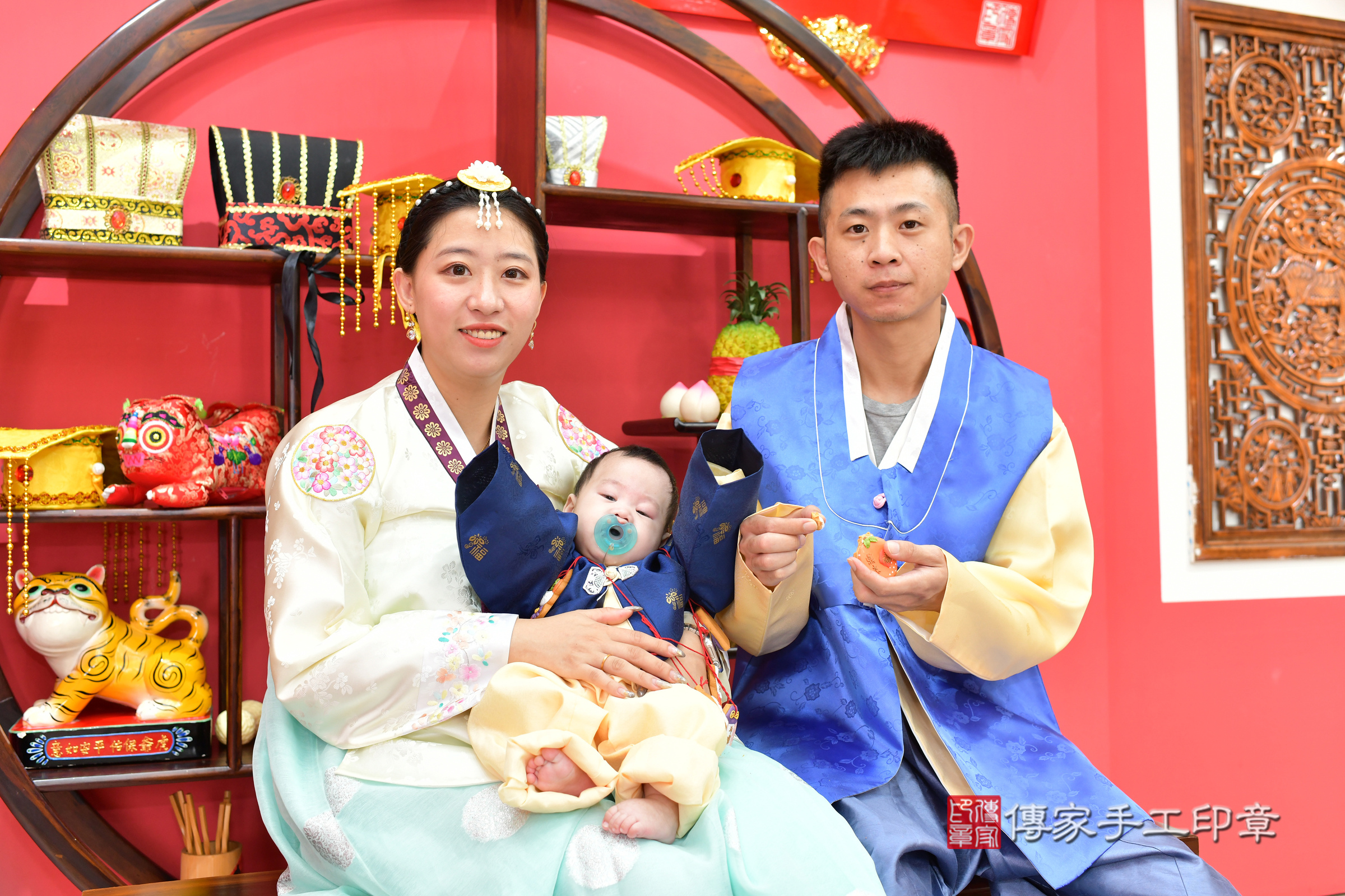 台中市北區小杰寶寶收涎推薦:傳家台中店收涎中國風會場,嬰兒古禮收涎收口水流程儀式、收涎吉祥話、收涎餅乾、收涎拍照。收涎證書。2024.11.4,照片18 台中市北區小杰寶寶收涎推薦:傳家台中店收涎中國風會場,嬰兒古禮收涎收口水流程儀式、收涎吉祥話、收涎餅乾、收涎拍照。收涎證書。2024.11.4,照片18