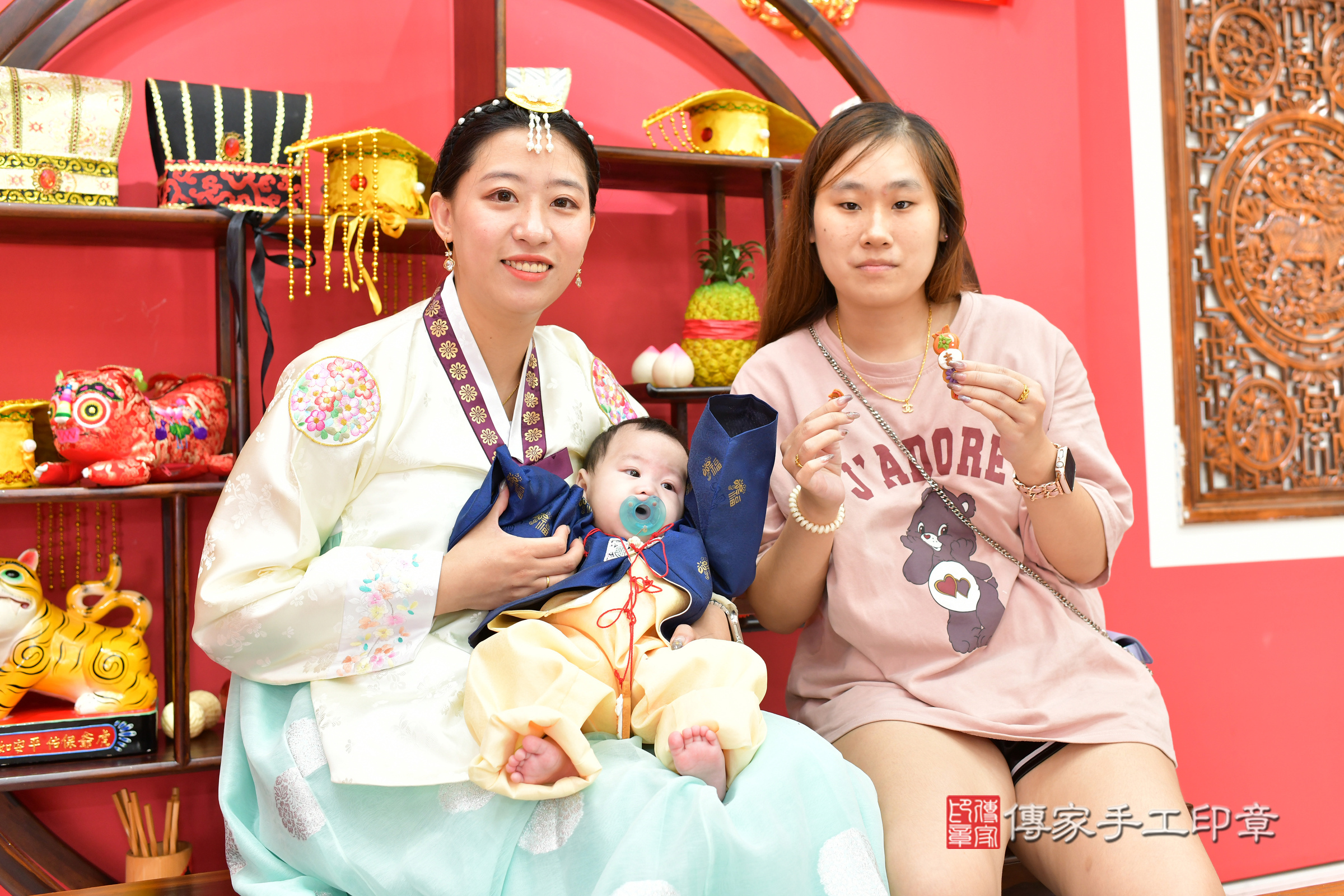 台中市北區小杰寶寶收涎推薦:傳家台中店收涎中國風會場,嬰兒古禮收涎收口水流程儀式、收涎吉祥話、收涎餅乾、收涎拍照。收涎證書。2024.11.4,照片22 台中市北區小杰寶寶收涎推薦:傳家台中店收涎中國風會場,嬰兒古禮收涎收口水流程儀式、收涎吉祥話、收涎餅乾、收涎拍照。收涎證書。2024.11.4,照片22