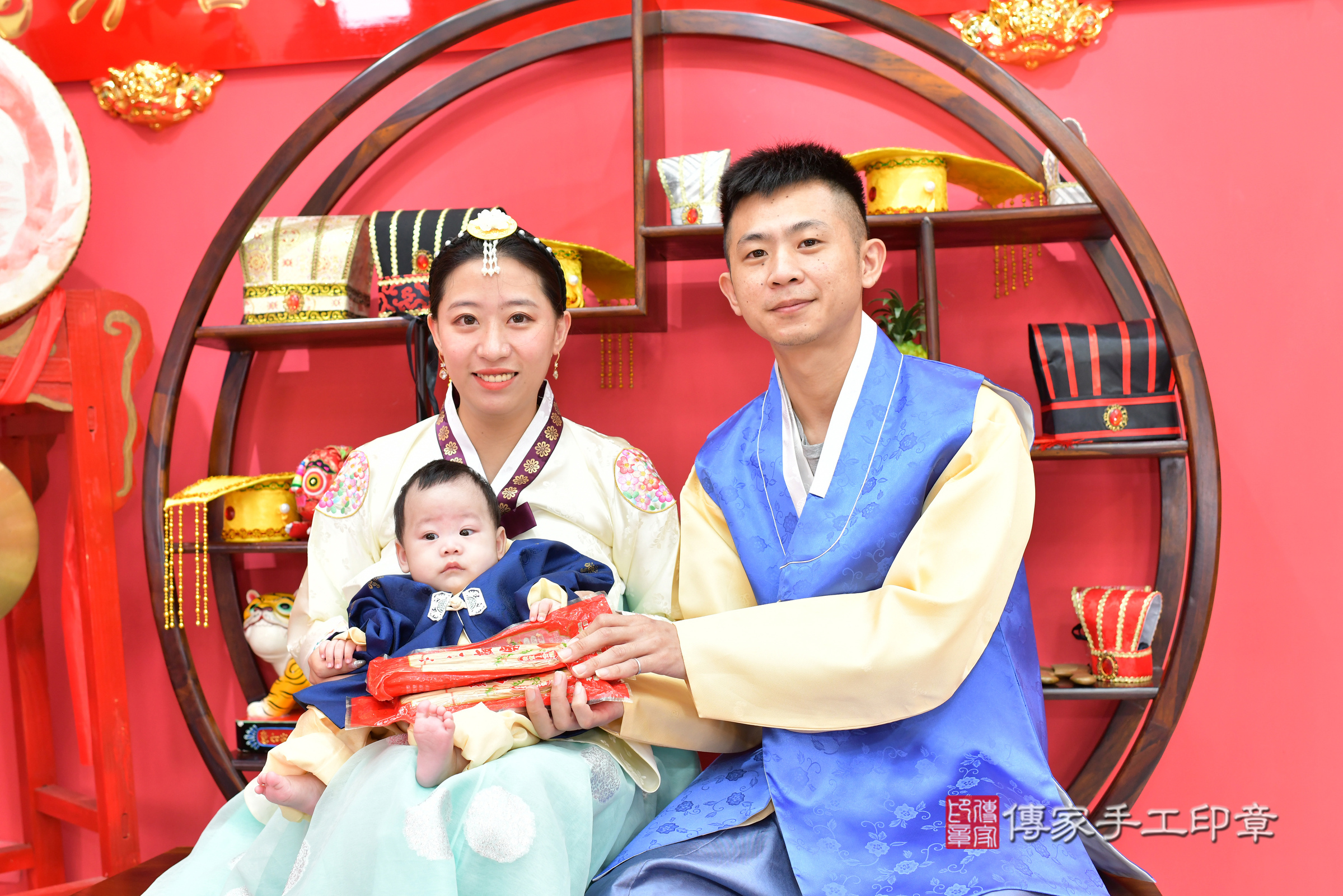 台中市北區小杰寶寶收涎推薦:傳家台中店收涎中國風會場,嬰兒古禮收涎收口水流程儀式、收涎吉祥話、收涎餅乾、收涎拍照。收涎證書。2024.11.4,照片14 台中市北區小杰寶寶收涎推薦:傳家台中店收涎中國風會場,嬰兒古禮收涎收口水流程儀式、收涎吉祥話、收涎餅乾、收涎拍照。收涎證書。2024.11.4,照片14