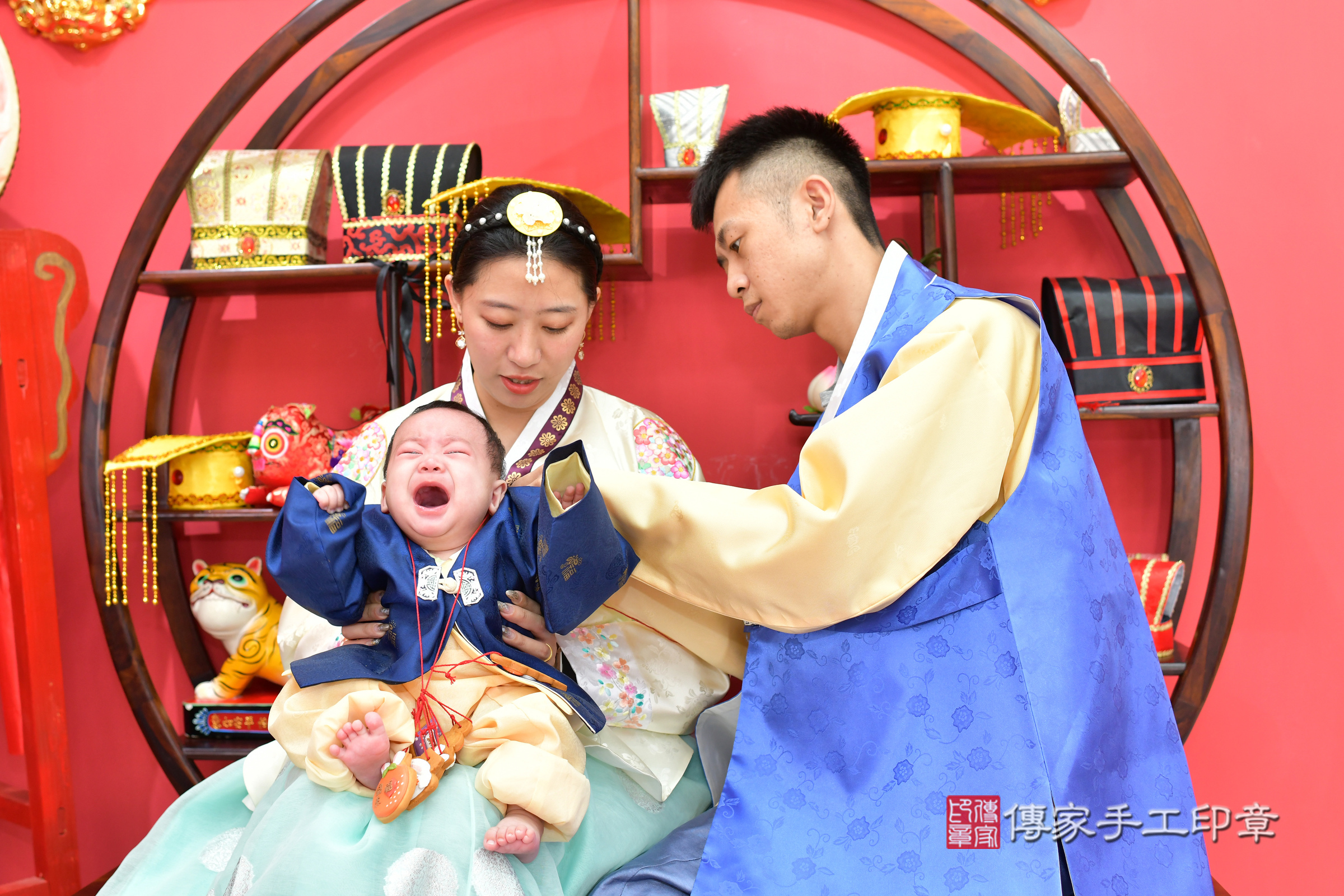 台中市北區小杰寶寶收涎推薦:傳家台中店收涎中國風會場,嬰兒古禮收涎收口水流程儀式、收涎吉祥話、收涎餅乾、收涎拍照。收涎證書。2024.11.4,照片15 台中市北區小杰寶寶收涎推薦:傳家台中店收涎中國風會場,嬰兒古禮收涎收口水流程儀式、收涎吉祥話、收涎餅乾、收涎拍照。收涎證書。2024.11.4,照片15