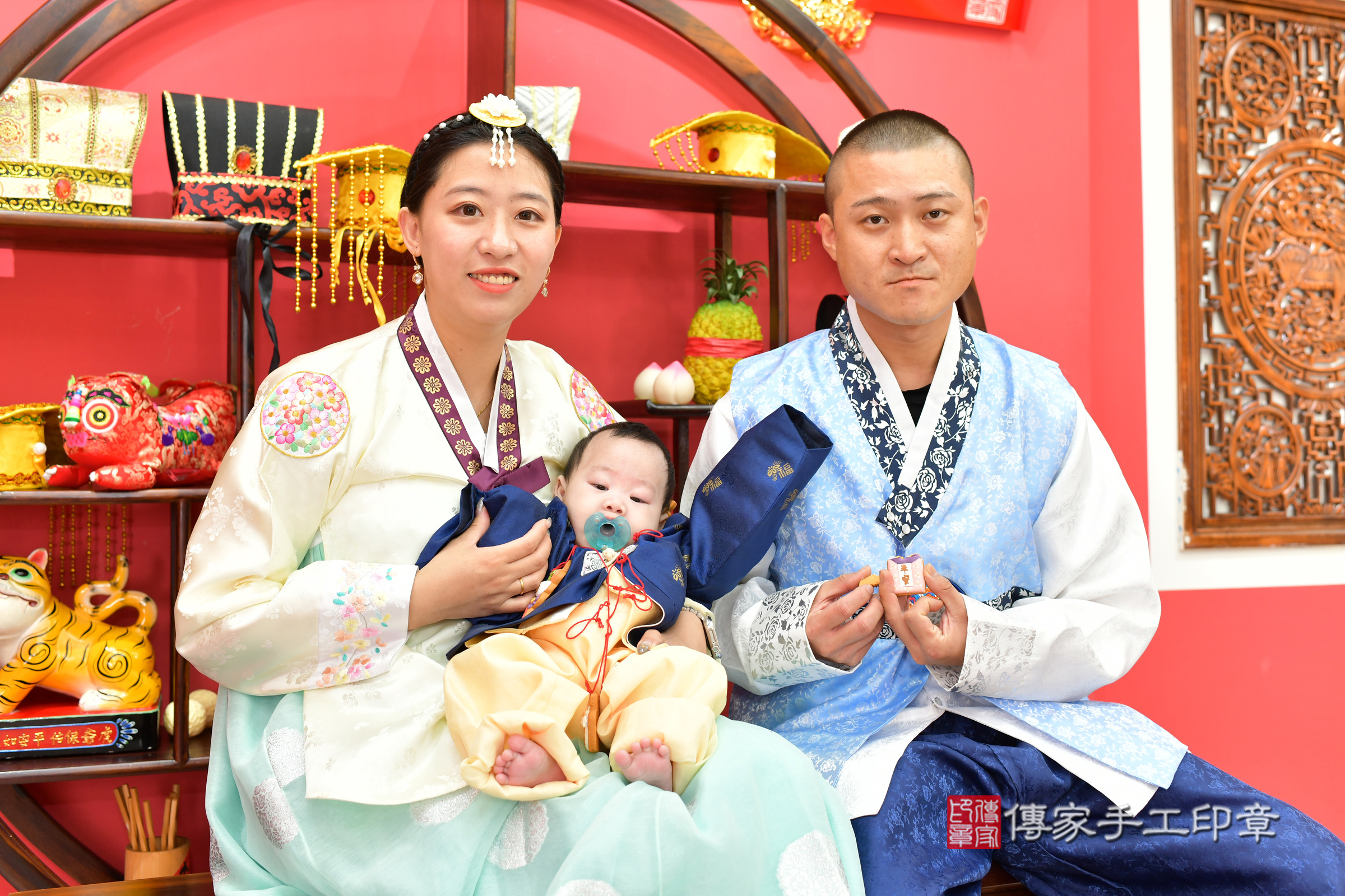 台中市北區小杰寶寶收涎推薦:傳家台中店收涎中國風會場,嬰兒古禮收涎收口水流程儀式、收涎吉祥話、收涎餅乾、收涎拍照。收涎證書。2024.11.4,照片21 台中市北區小杰寶寶收涎推薦:傳家台中店收涎中國風會場,嬰兒古禮收涎收口水流程儀式、收涎吉祥話、收涎餅乾、收涎拍照。收涎證書。2024.11.4,照片21