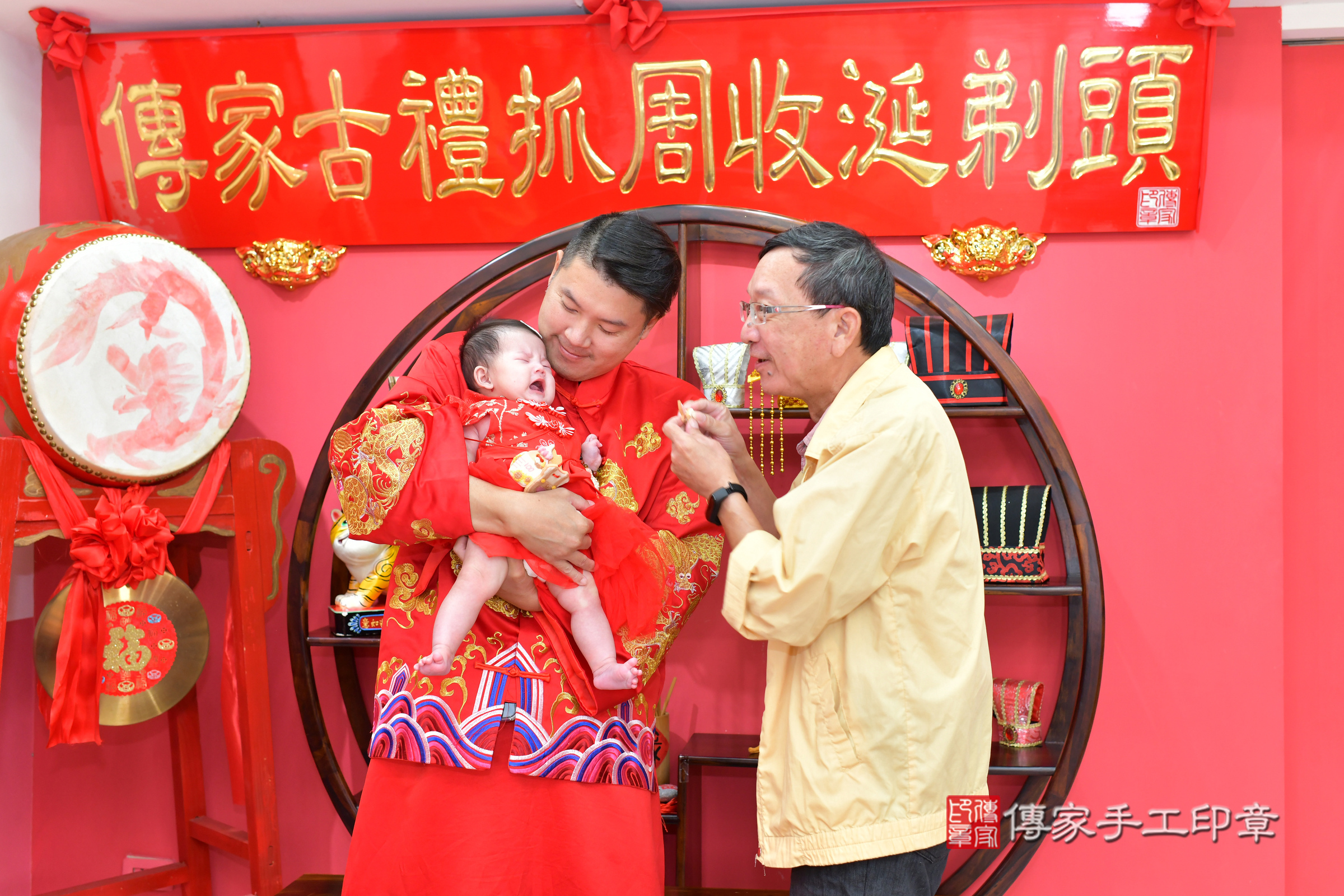 台中市北區小希寶寶收涎推薦:傳家台中店收涎中國風會場,嬰兒古禮收涎收口水流程儀式、收涎吉祥話、收涎餅乾、收涎拍照。收涎證書。2024.11.21,照片11 台中市北區小希寶寶收涎推薦:傳家台中店收涎中國風會場,嬰兒古禮收涎收口水流程儀式、收涎吉祥話、收涎餅乾、收涎拍照。收涎證書。2024.11.21,照片11