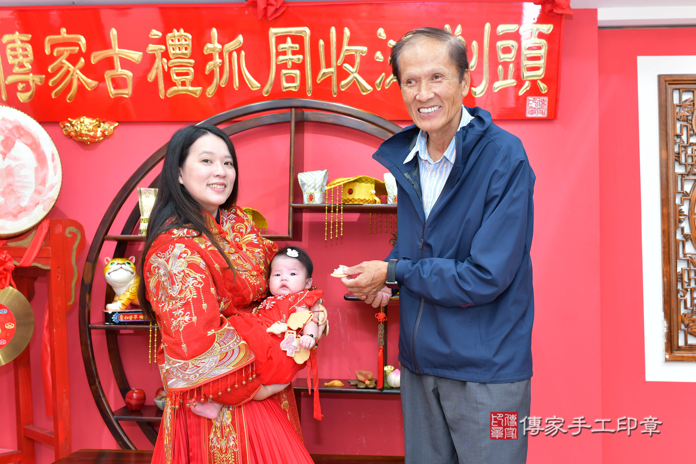 台中市北區小希寶寶收涎推薦:傳家台中店收涎中國風會場,嬰兒古禮收涎收口水流程儀式、收涎吉祥話、收涎餅乾、收涎拍照。收涎證書。2024.11.21,照片10 台中市北區小希寶寶收涎推薦:傳家台中店收涎中國風會場,嬰兒古禮收涎收口水流程儀式、收涎吉祥話、收涎餅乾、收涎拍照。收涎證書。2024.11.21,照片10