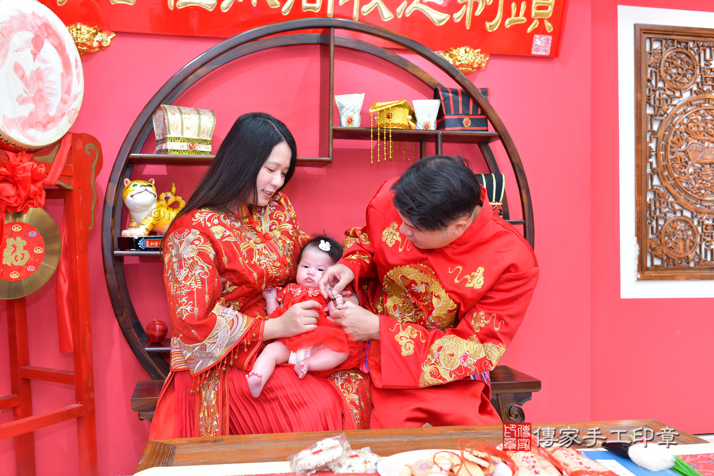 台中市北區小希寶寶收涎推薦:傳家台中店收涎中國風會場,嬰兒古禮收涎收口水流程儀式、收涎吉祥話、收涎餅乾、收涎拍照。收涎證書。2024.11.21,照片5 台中市北區小希寶寶收涎推薦:傳家台中店收涎中國風會場,嬰兒古禮收涎收口水流程儀式、收涎吉祥話、收涎餅乾、收涎拍照。收涎證書。2024.11.21,照片5