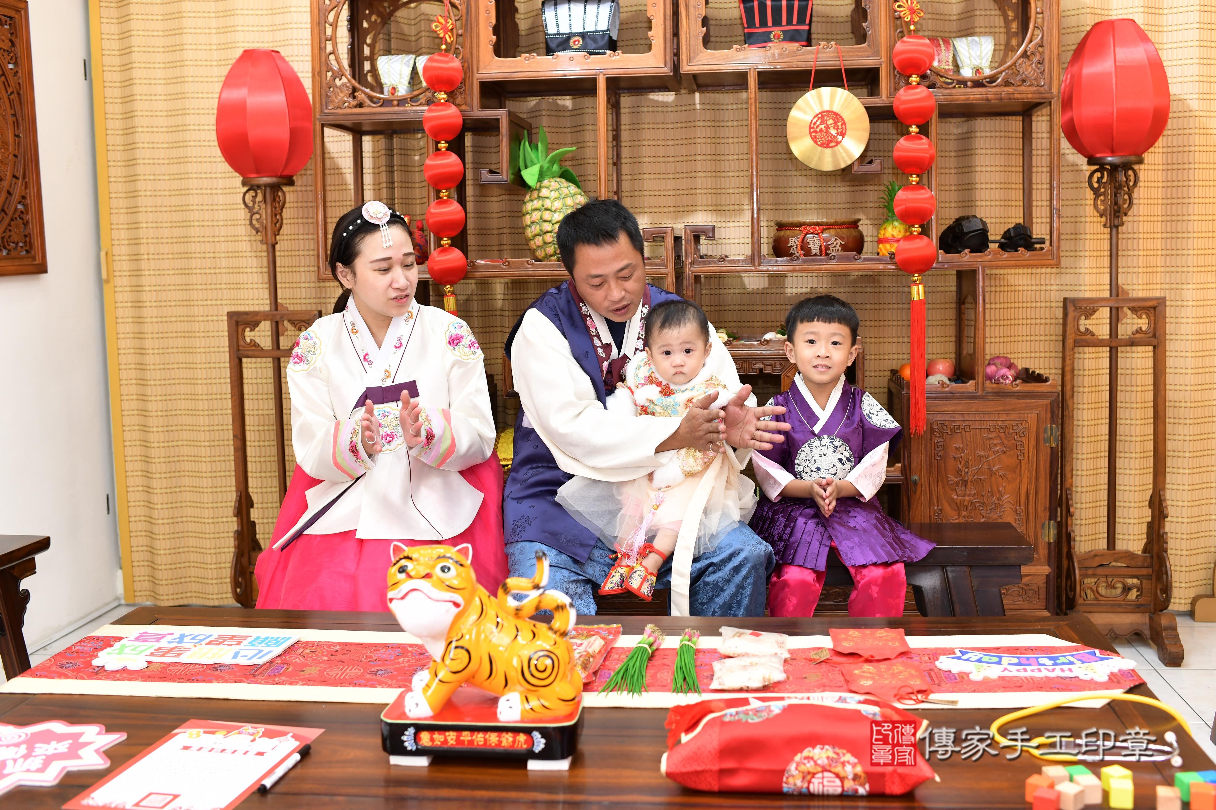 傳家手工印章台南店、抓周、度脺、中國風會場、傳家嬰兒古禮、吉祥話、抓周道具物品24種、拍照。抓周證書。寶寶抓周、滿周歲、生日快樂、祝福 傳家手工印章台南店、抓周、度脺、中國風會場、傳家嬰兒古禮、吉祥話、抓周道具物品24種、拍照。抓周證書。寶寶抓周、滿周歲、生日快樂、祝福