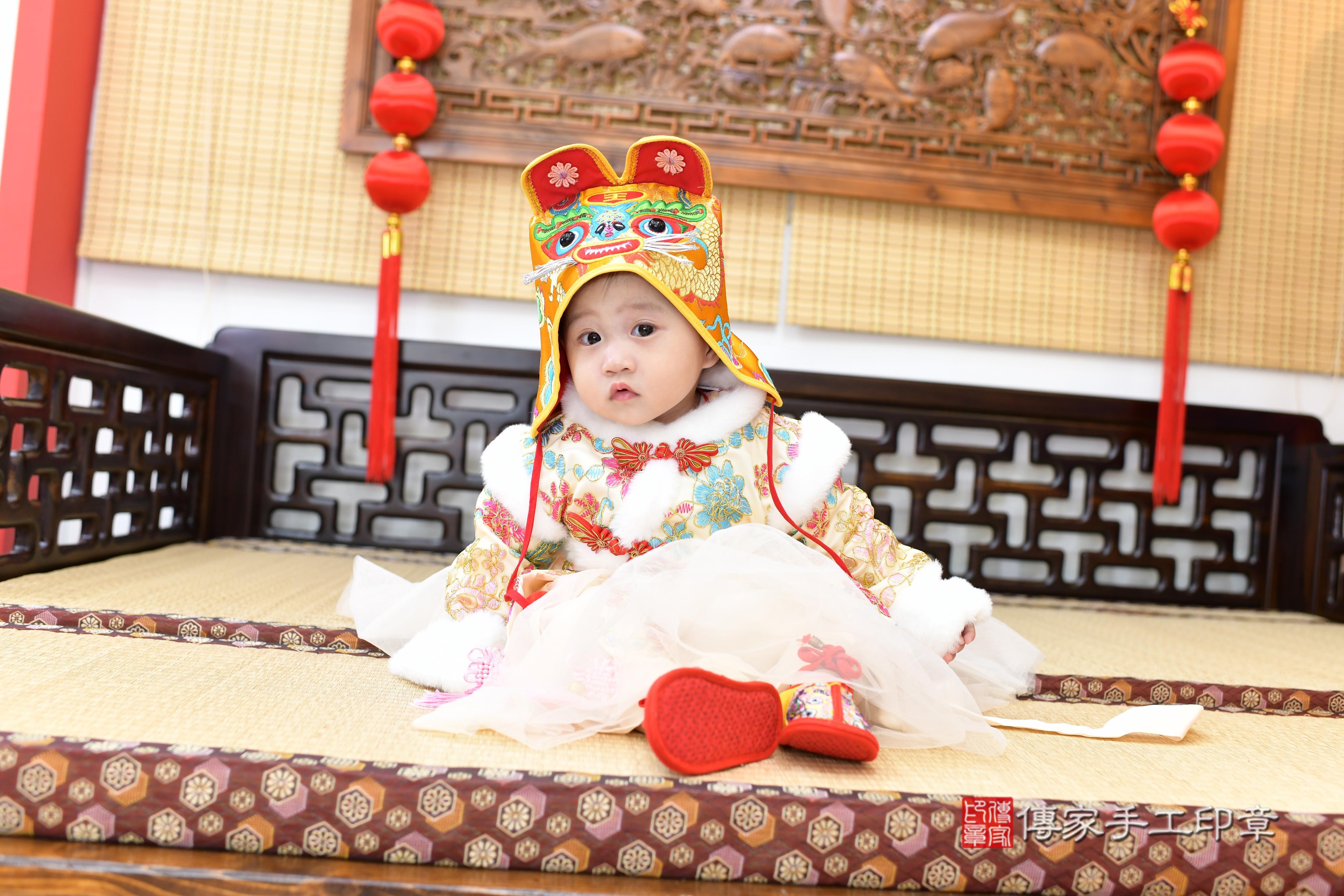 傳家手工印章台南店、抓周、度脺、中國風會場、傳家嬰兒古禮、吉祥話、抓周道具物品24種、拍照。抓周證書。寶寶抓周、滿周歲、生日快樂、祝福 傳家手工印章台南店、抓周、度脺、中國風會場、傳家嬰兒古禮、吉祥話、抓周道具物品24種、拍照。抓周證書。寶寶抓周、滿周歲、生日快樂、祝福