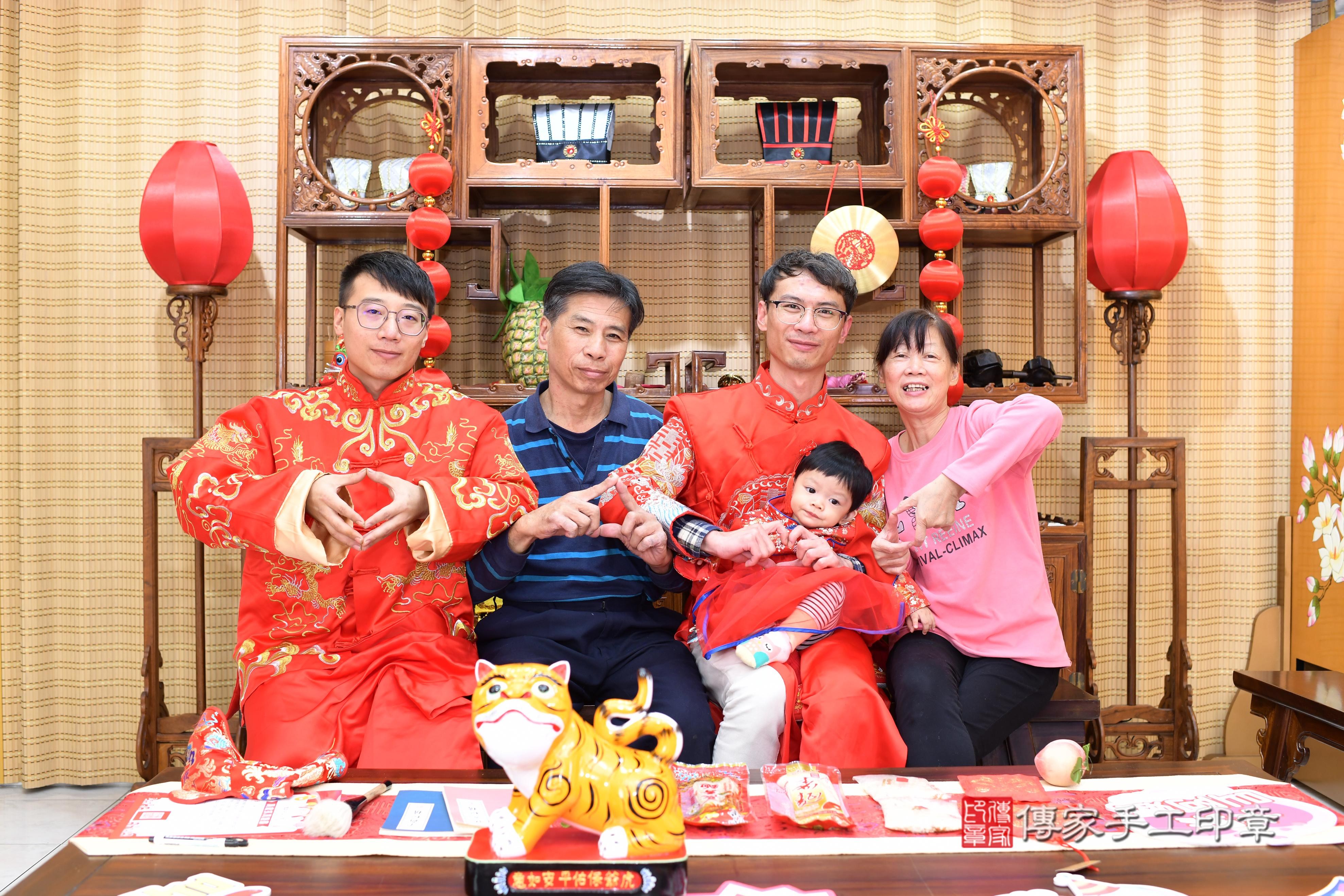 傳家手工印章台南店、抓周、度脺、中國風會場、傳家嬰兒古禮、吉祥話、抓周道具物品24種、拍照。抓周證書。寶寶抓周、滿周歲、生日快樂、祝福 傳家手工印章台南店、抓周、度脺、中國風會場、傳家嬰兒古禮、吉祥話、抓周道具物品24種、拍照。抓周證書。寶寶抓周、滿周歲、生日快樂、祝福