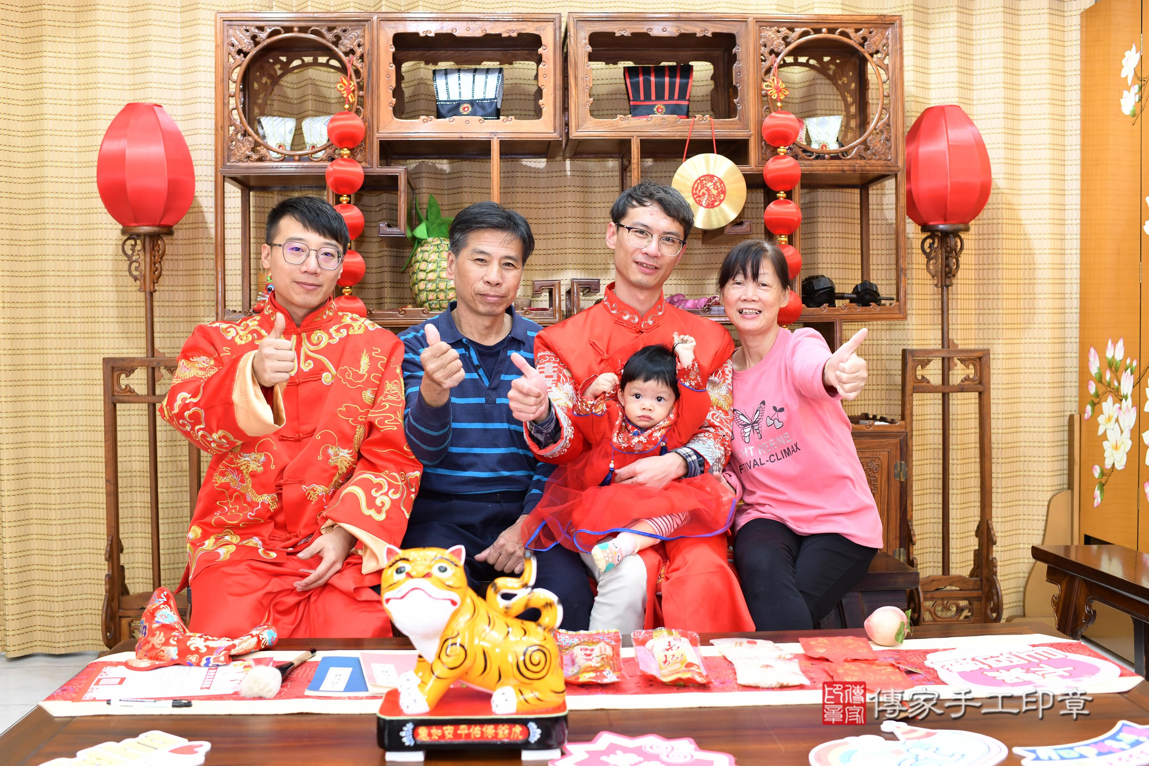 傳家手工印章台南店、抓周、度脺、中國風會場、傳家嬰兒古禮、吉祥話、抓周道具物品24種、拍照。抓周證書。寶寶抓周、滿周歲、生日快樂、祝福 傳家手工印章台南店、抓周、度脺、中國風會場、傳家嬰兒古禮、吉祥話、抓周道具物品24種、拍照。抓周證書。寶寶抓周、滿周歲、生日快樂、祝福