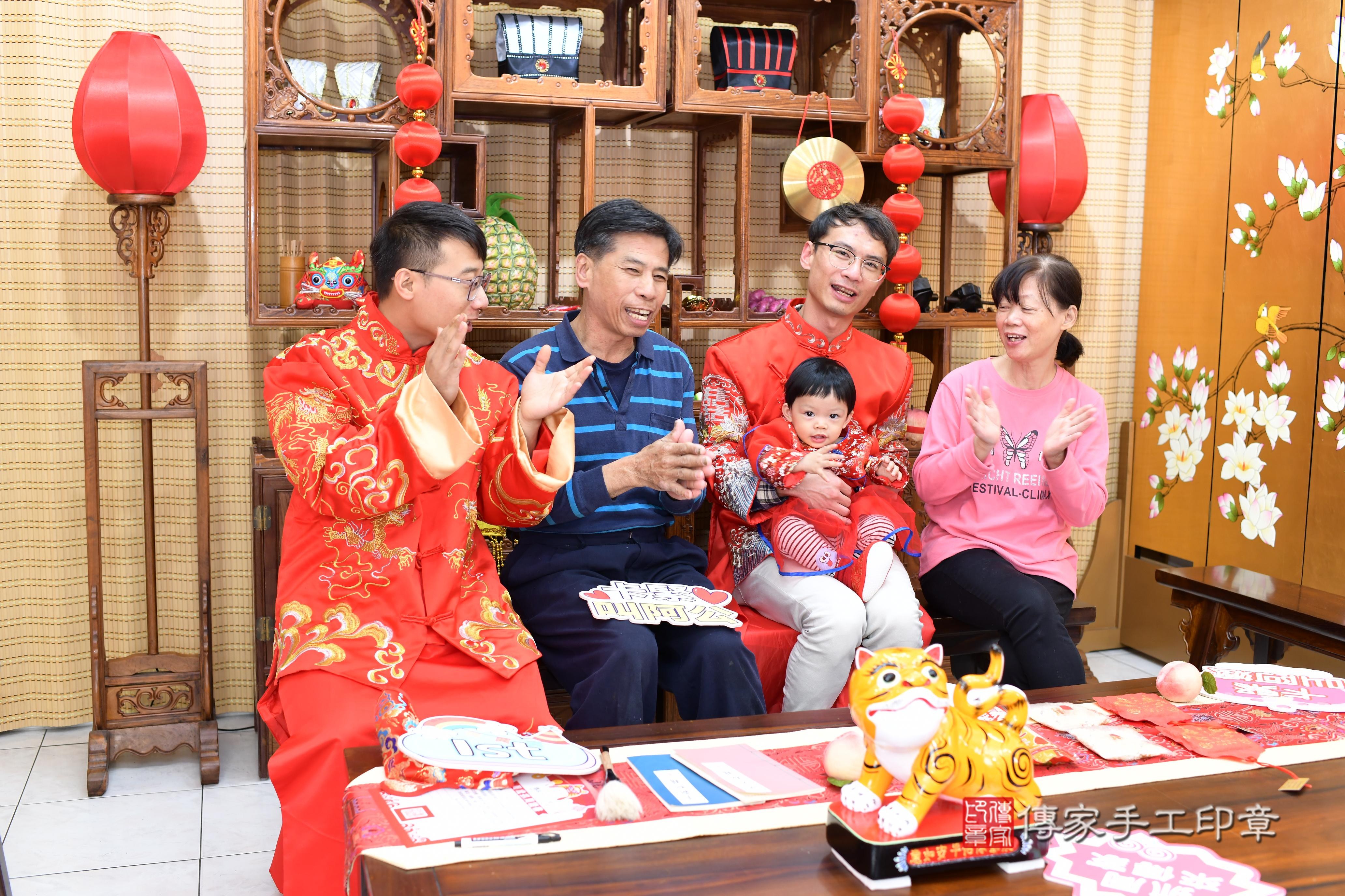 傳家手工印章台南店、抓周、度脺、中國風會場、傳家嬰兒古禮、吉祥話、抓周道具物品24種、拍照。抓周證書。寶寶抓周、滿周歲、生日快樂、祝福 傳家手工印章台南店、抓周、度脺、中國風會場、傳家嬰兒古禮、吉祥話、抓周道具物品24種、拍照。抓周證書。寶寶抓周、滿周歲、生日快樂、祝福