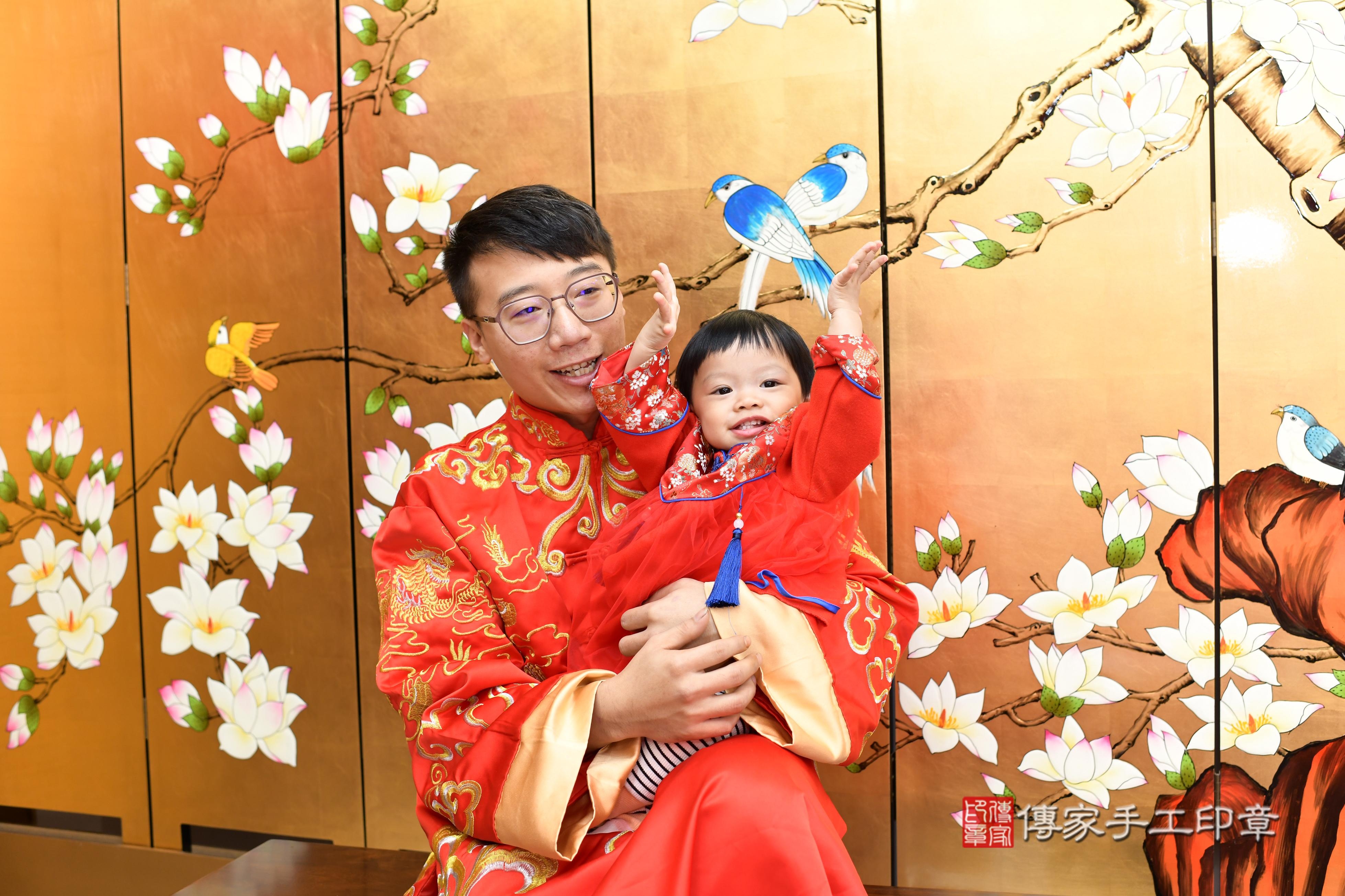 傳家手工印章台南店、抓周、度脺、中國風會場、傳家嬰兒古禮、吉祥話、抓周道具物品24種、拍照。抓周證書。寶寶抓周、滿周歲、生日快樂、祝福 傳家手工印章台南店、抓周、度脺、中國風會場、傳家嬰兒古禮、吉祥話、抓周道具物品24種、拍照。抓周證書。寶寶抓周、滿周歲、生日快樂、祝福