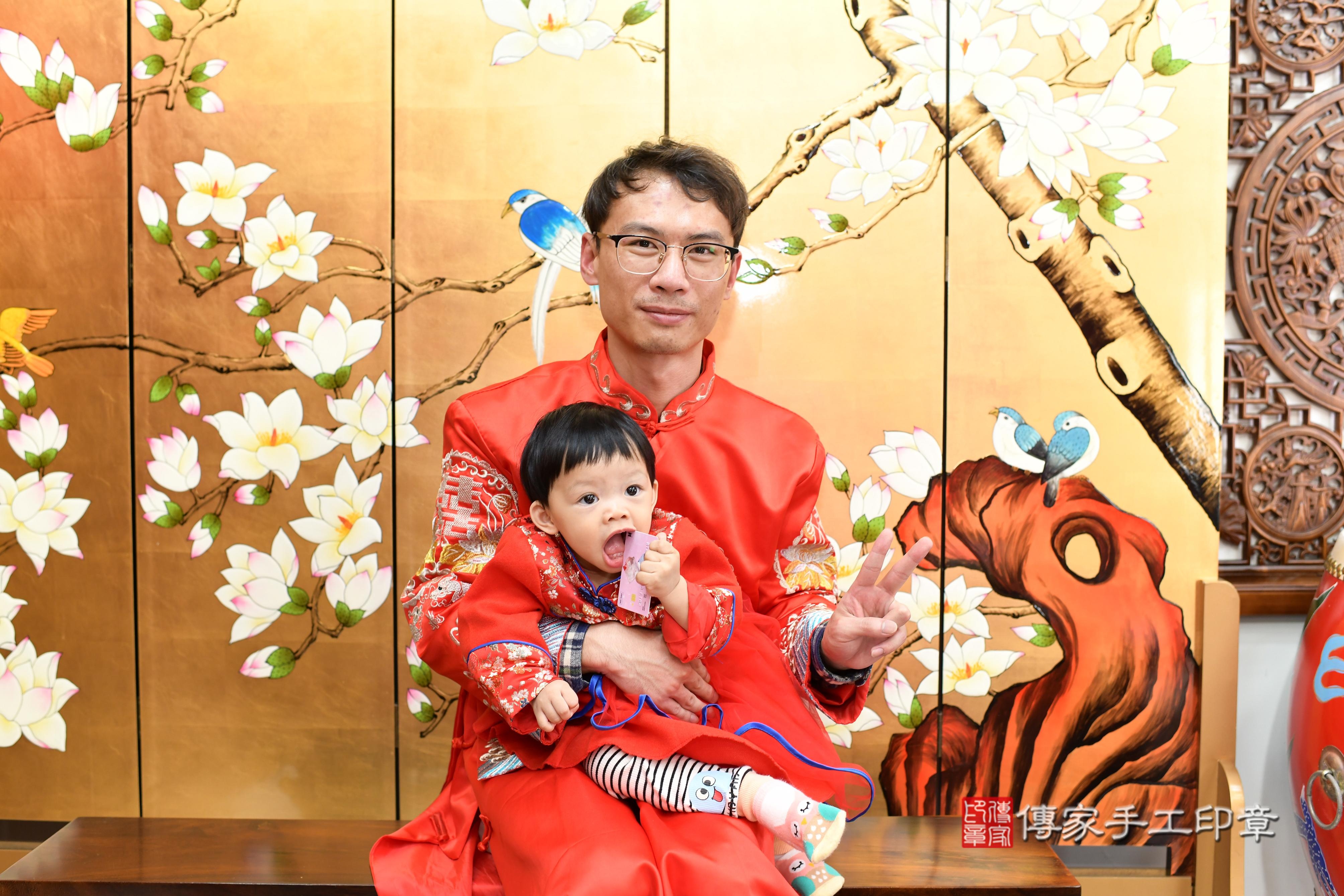 傳家手工印章台南店、抓周、度脺、中國風會場、傳家嬰兒古禮、吉祥話、抓周道具物品24種、拍照。抓周證書。寶寶抓周、滿周歲、生日快樂、祝福 傳家手工印章台南店、抓周、度脺、中國風會場、傳家嬰兒古禮、吉祥話、抓周道具物品24種、拍照。抓周證書。寶寶抓周、滿周歲、生日快樂、祝福